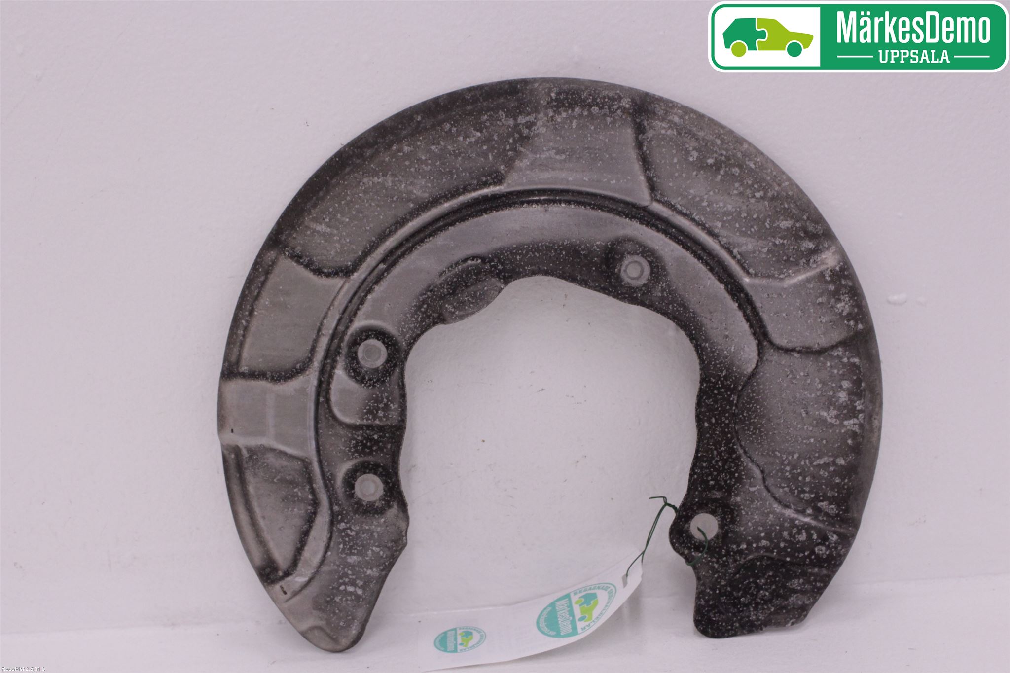 BMW 5 G30/G31/F90 17-23 Bromssköld Bak