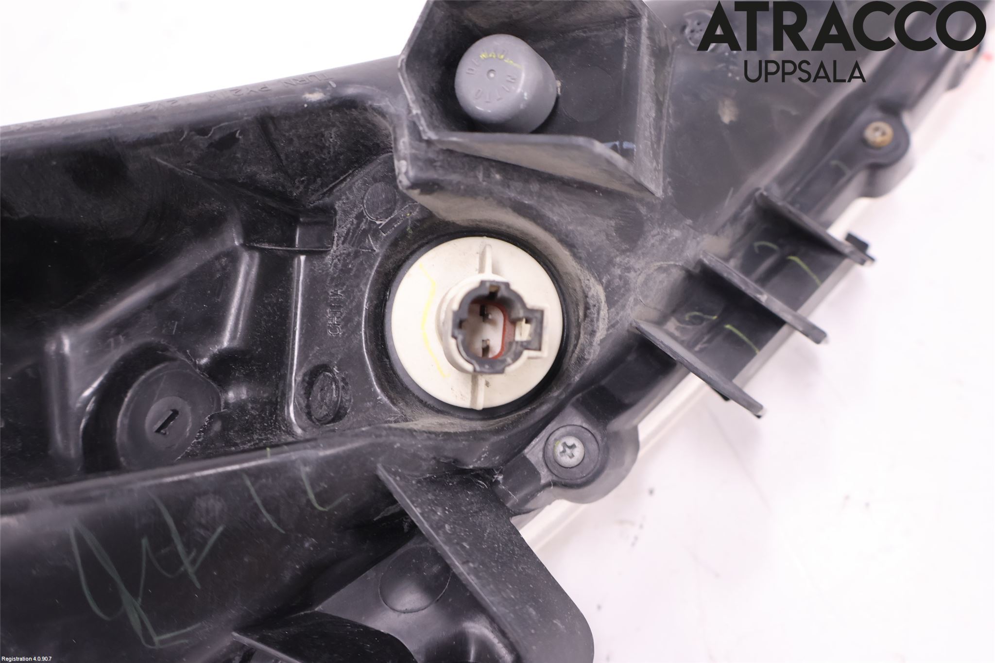 Nissan JUKE 10-14 Strålkastare Vänster