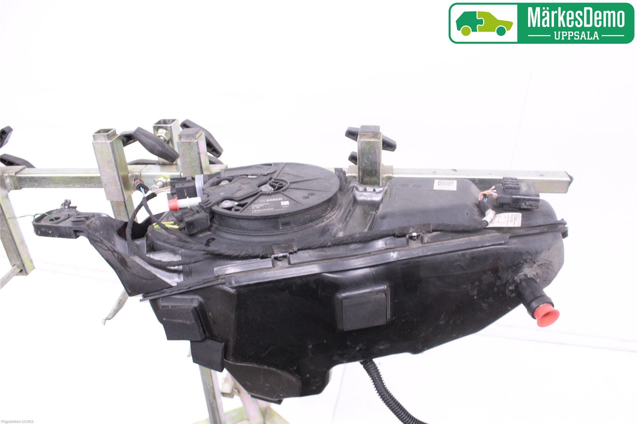 BMW 3 F30/F31/F80 12-19 Adblue Tank