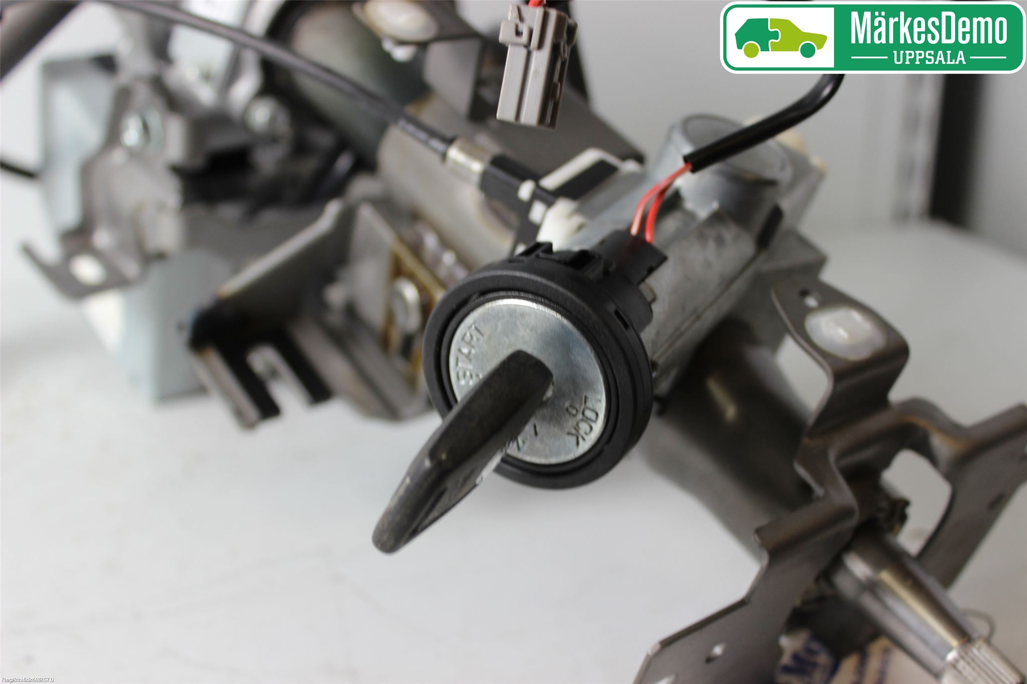 Nissan JUKE 10-14 Rattaxelagg Justerbart