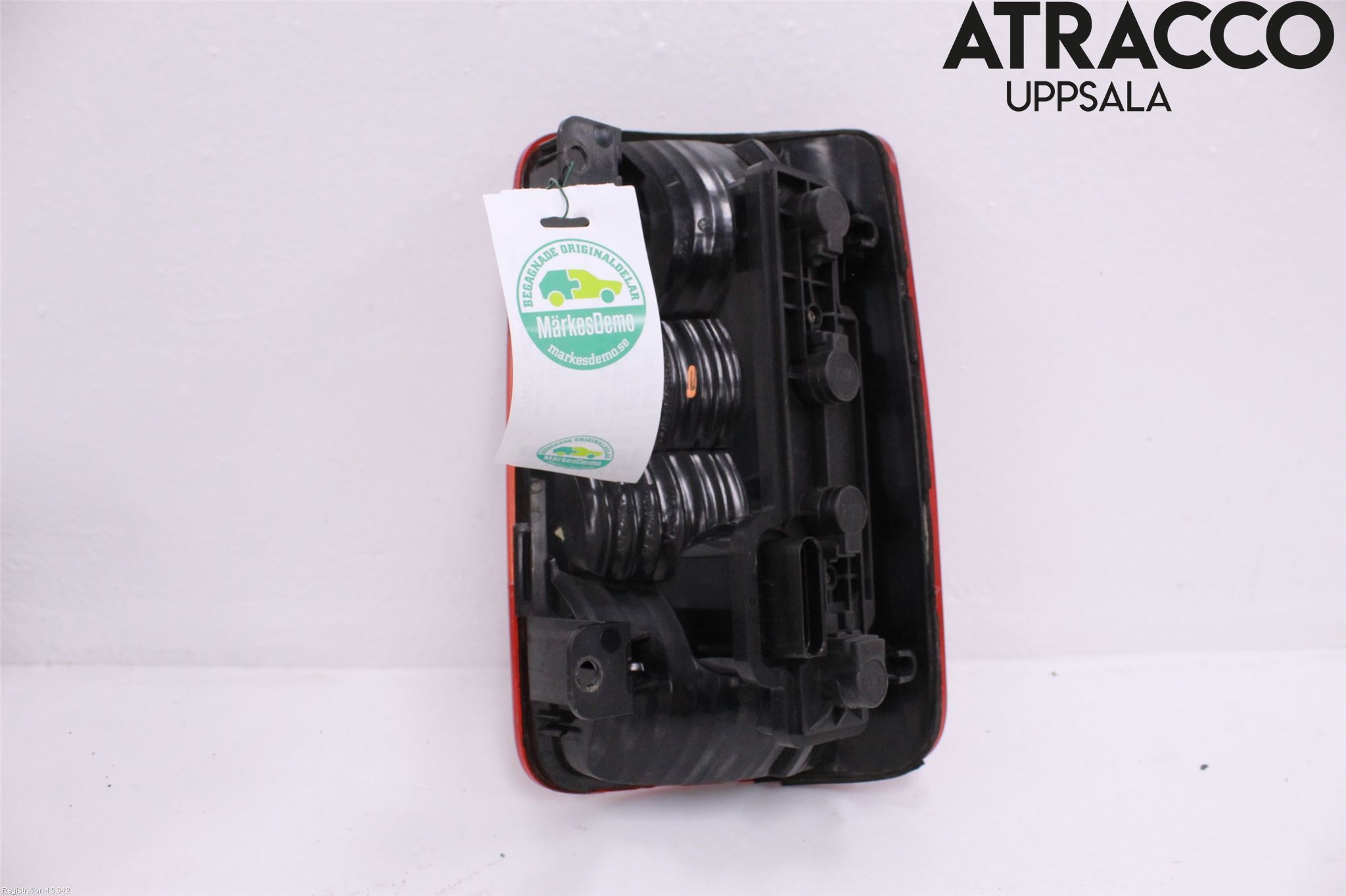 Volkswagen VW CADDY      04-10 Bakljus Vänster