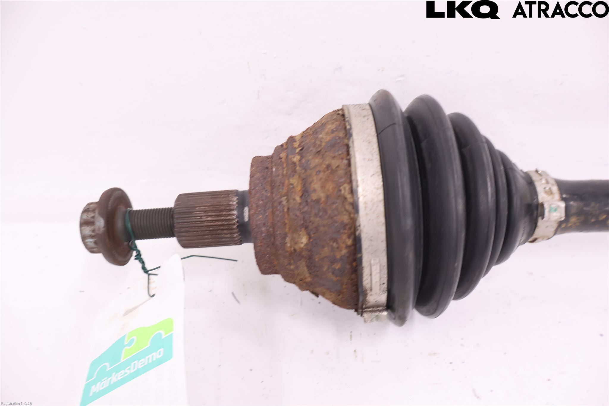Volkswagen VW PASSAT 11-14 Drivaxel Fram Vänster
