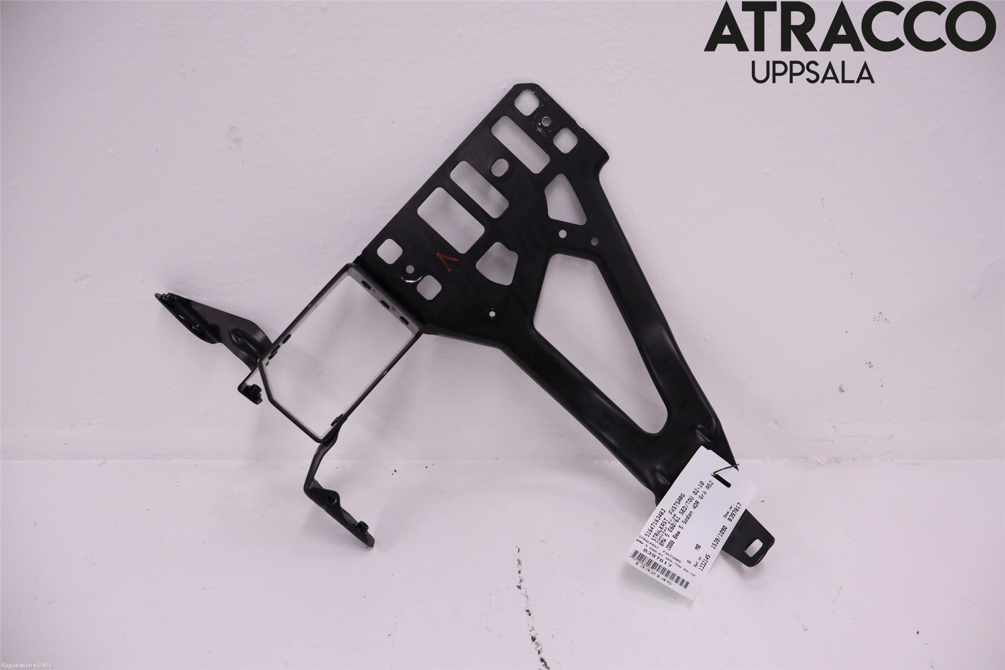 BMW 5 E60/61 Sed/Tou 02-10 Strålkast Fästsarg