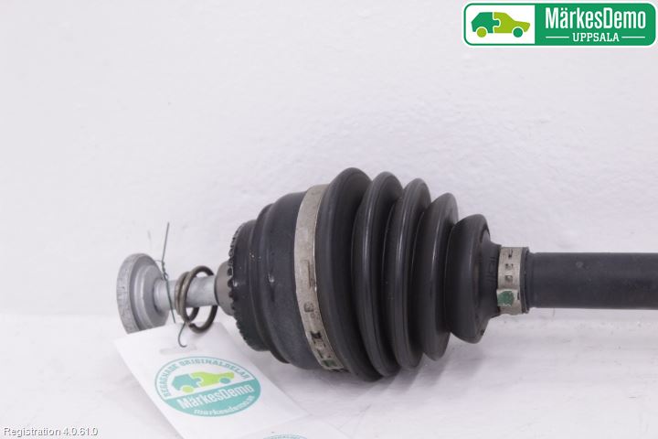 BMW X4 F26 14-18 Drivaxel Fram Vänster