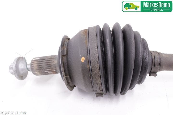 Mercedes-Benz MB GLA-KLASS (X156) 13-20 Drivaxel Fram Vänster