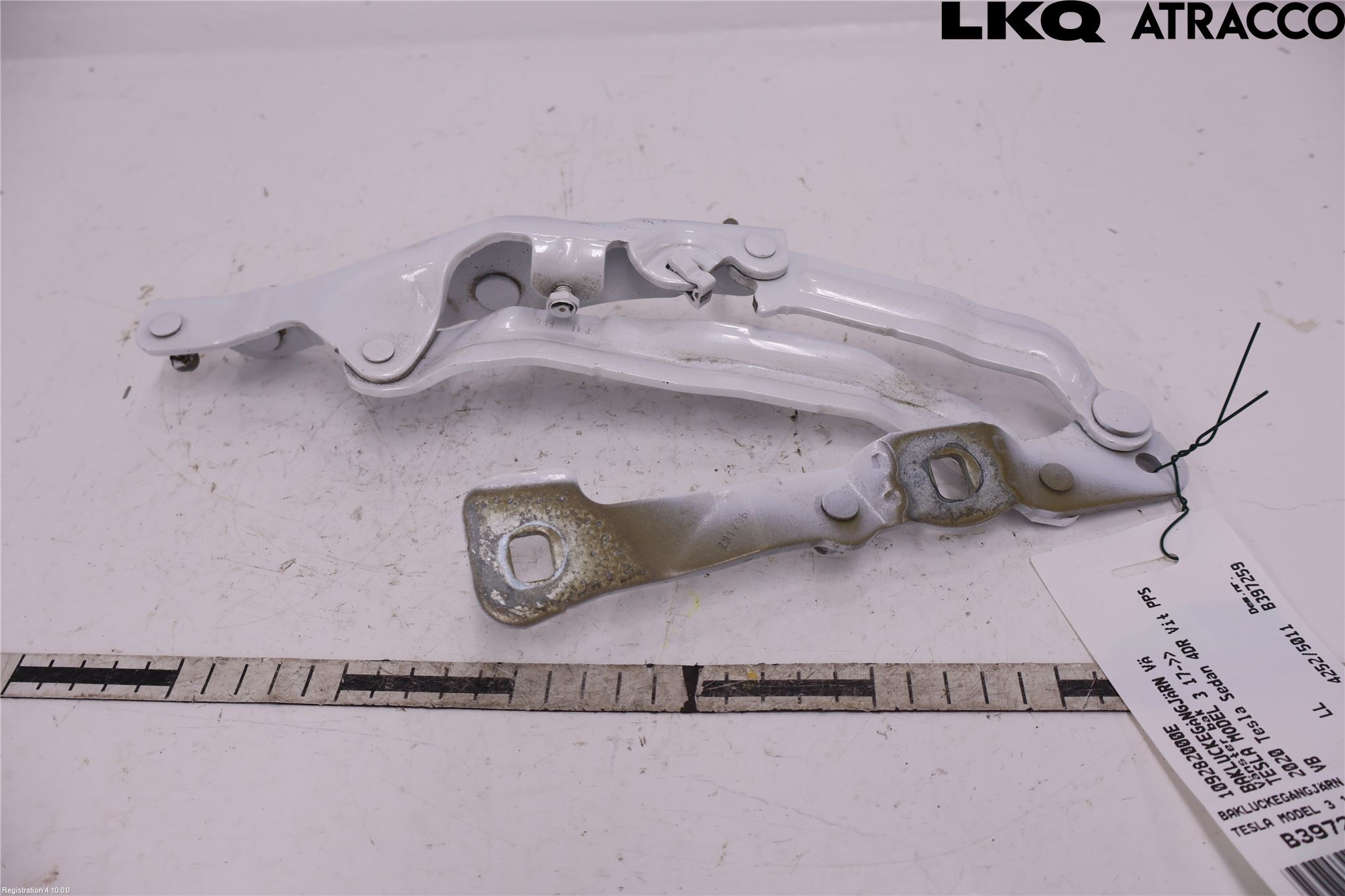 Tesla MODEL 3 17- Bakluckegångjärn Vä