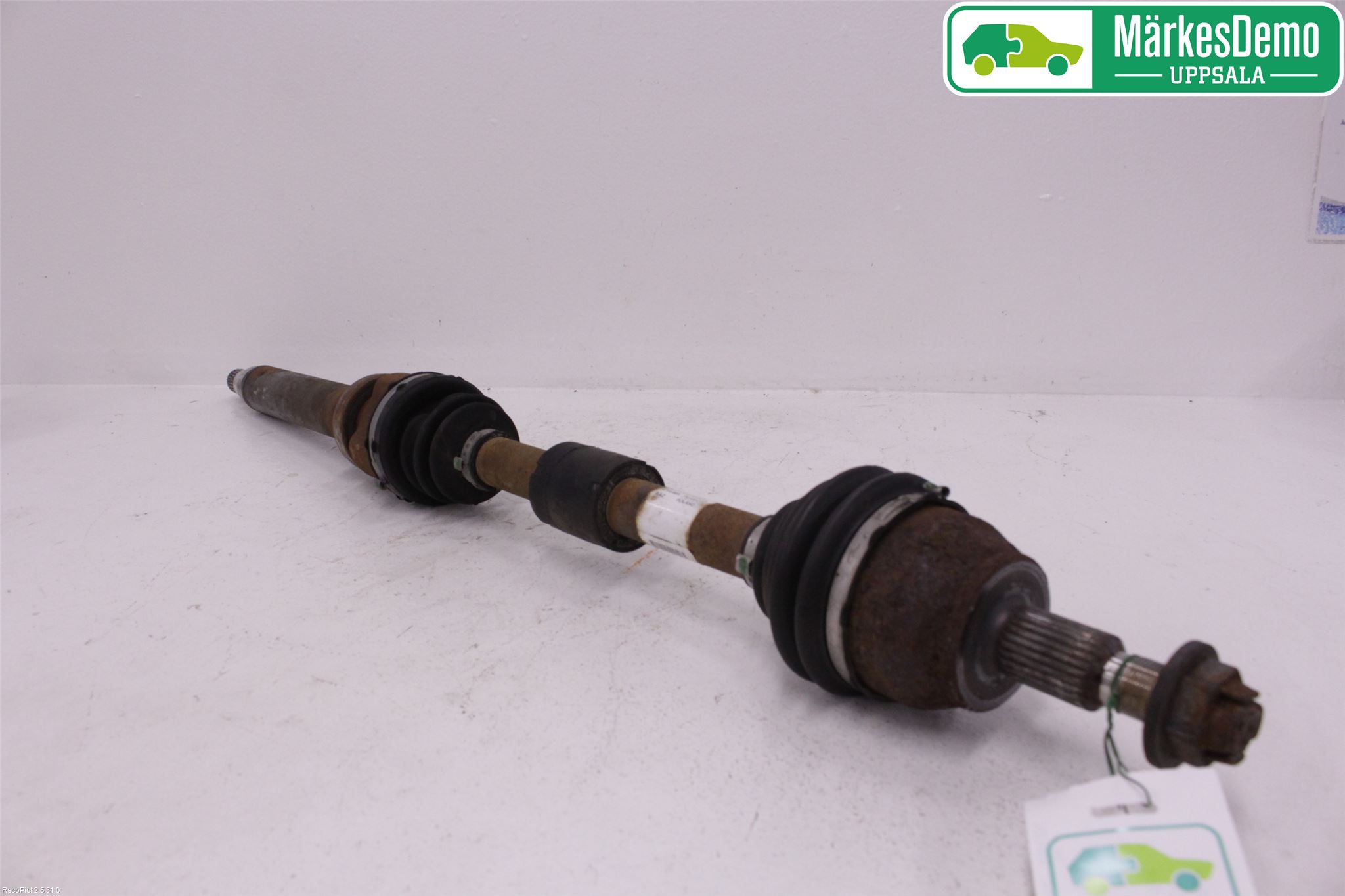 Ford FOCUS 11-14 Drivaxel Fram Höger
