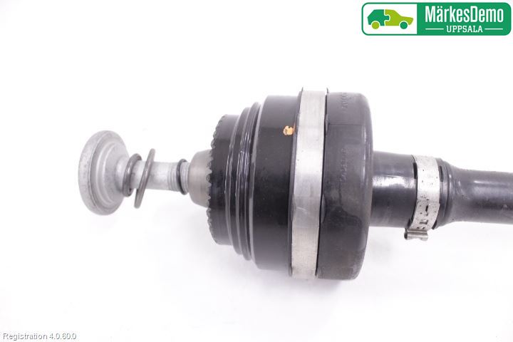 BMW 5 G30/G31/F90 17-23 Drivaxel Bak Höger