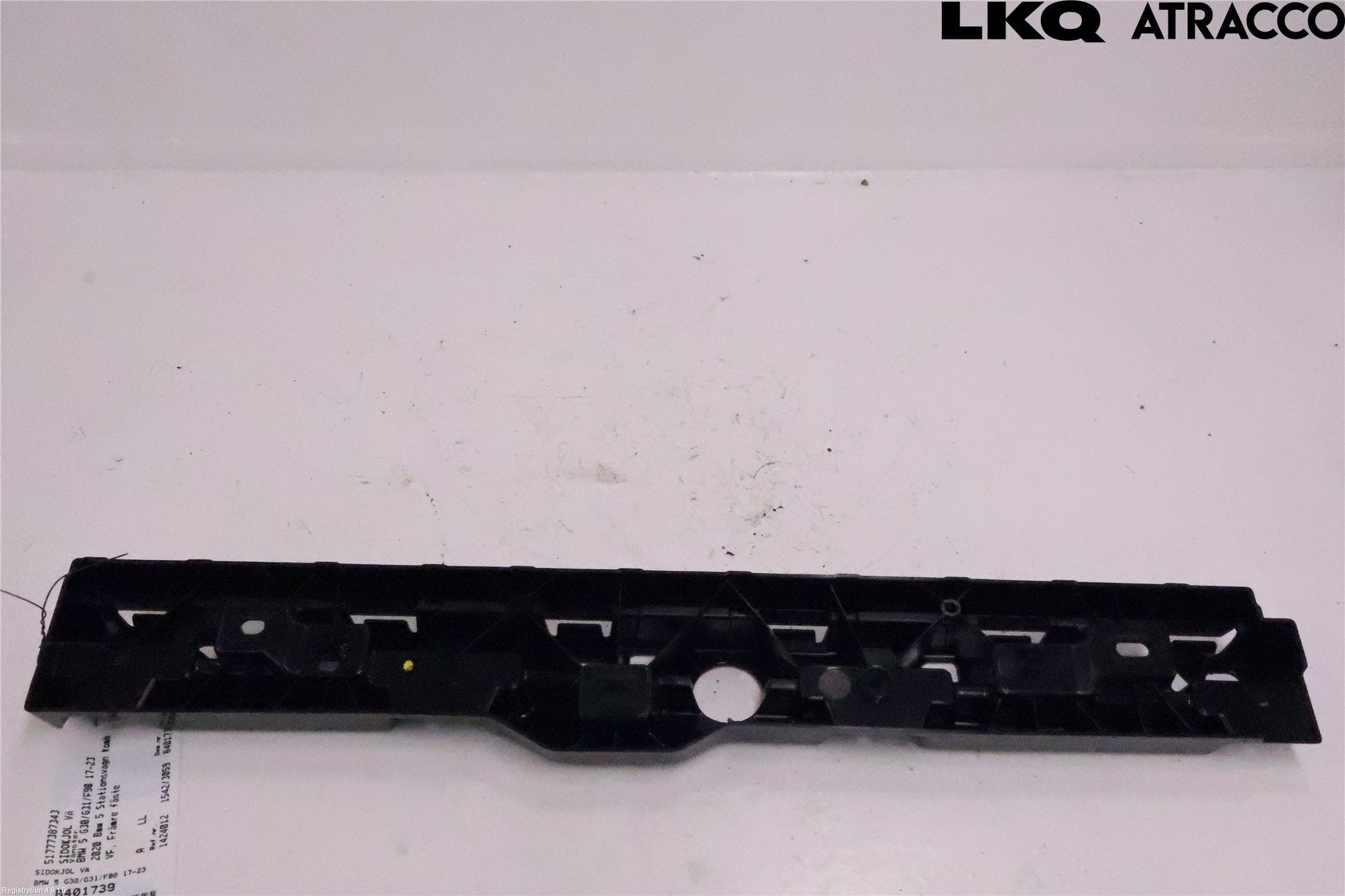 BMW 5 G30/G31/F90 17-23 Sidokjol Vä