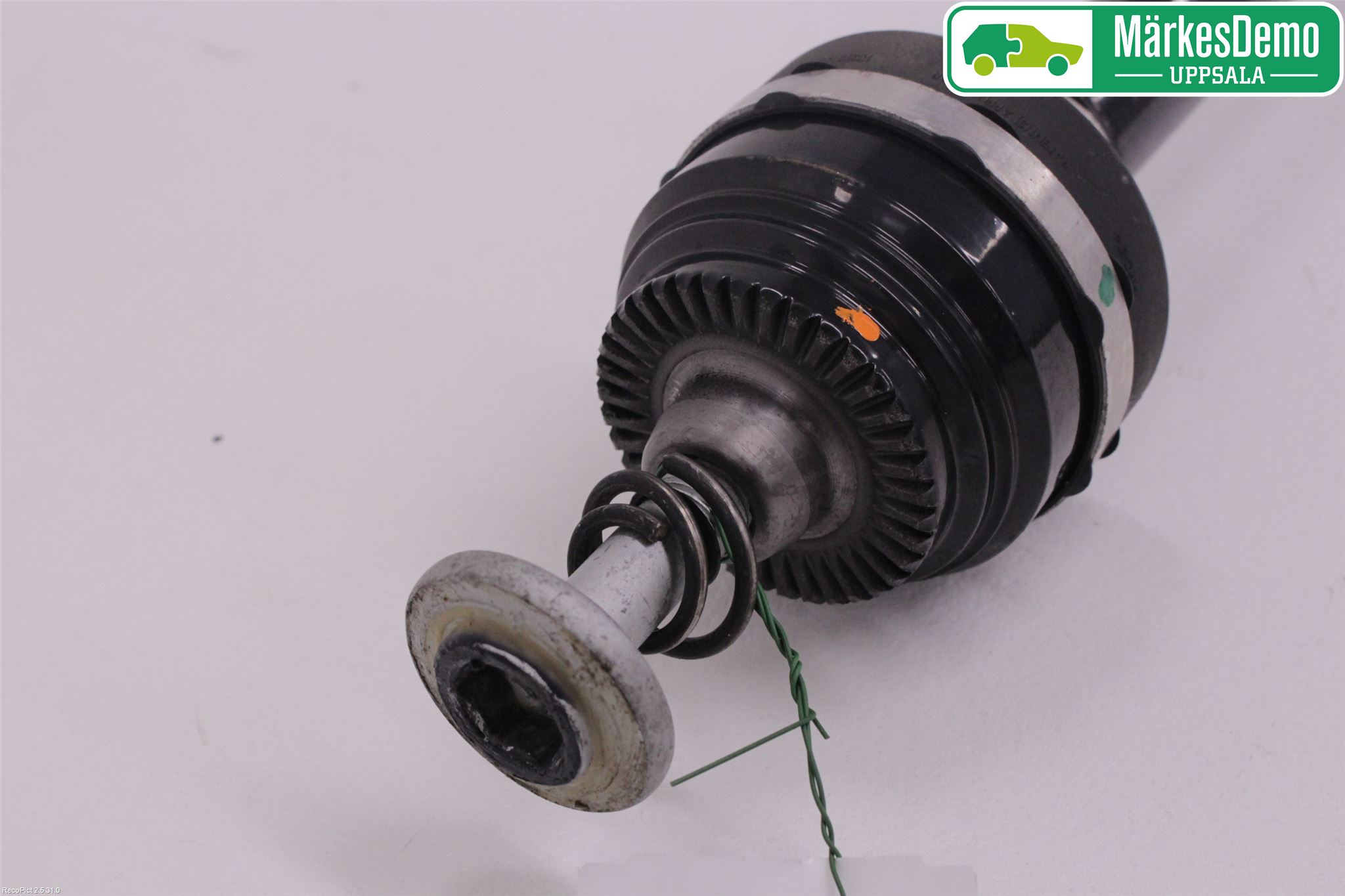 BMW 5 G30/G31/F90 17-23 Drivaxel Bak Vänster