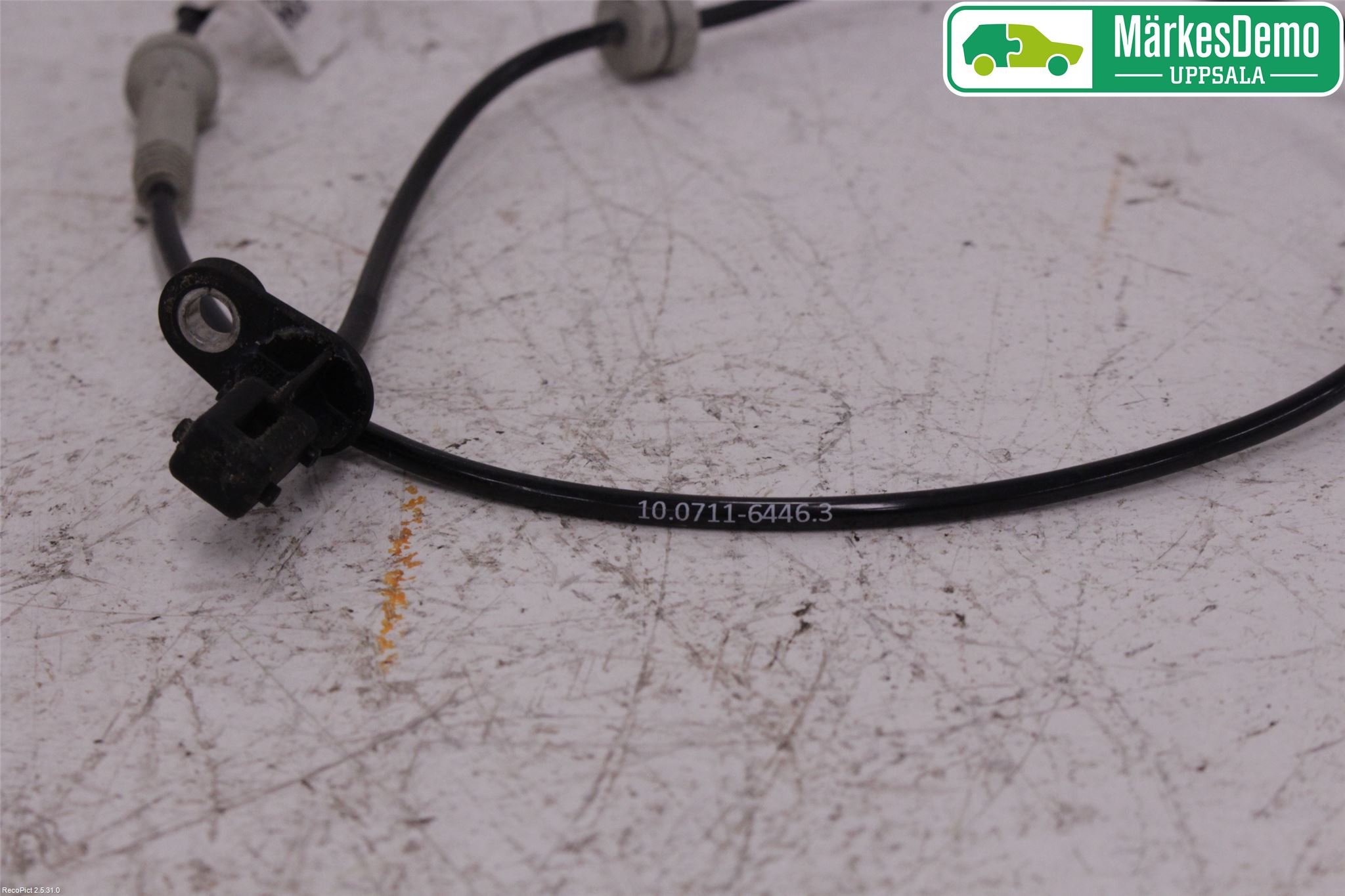 BMW 5 G30/G31/F90 17-23 Abs Sensor