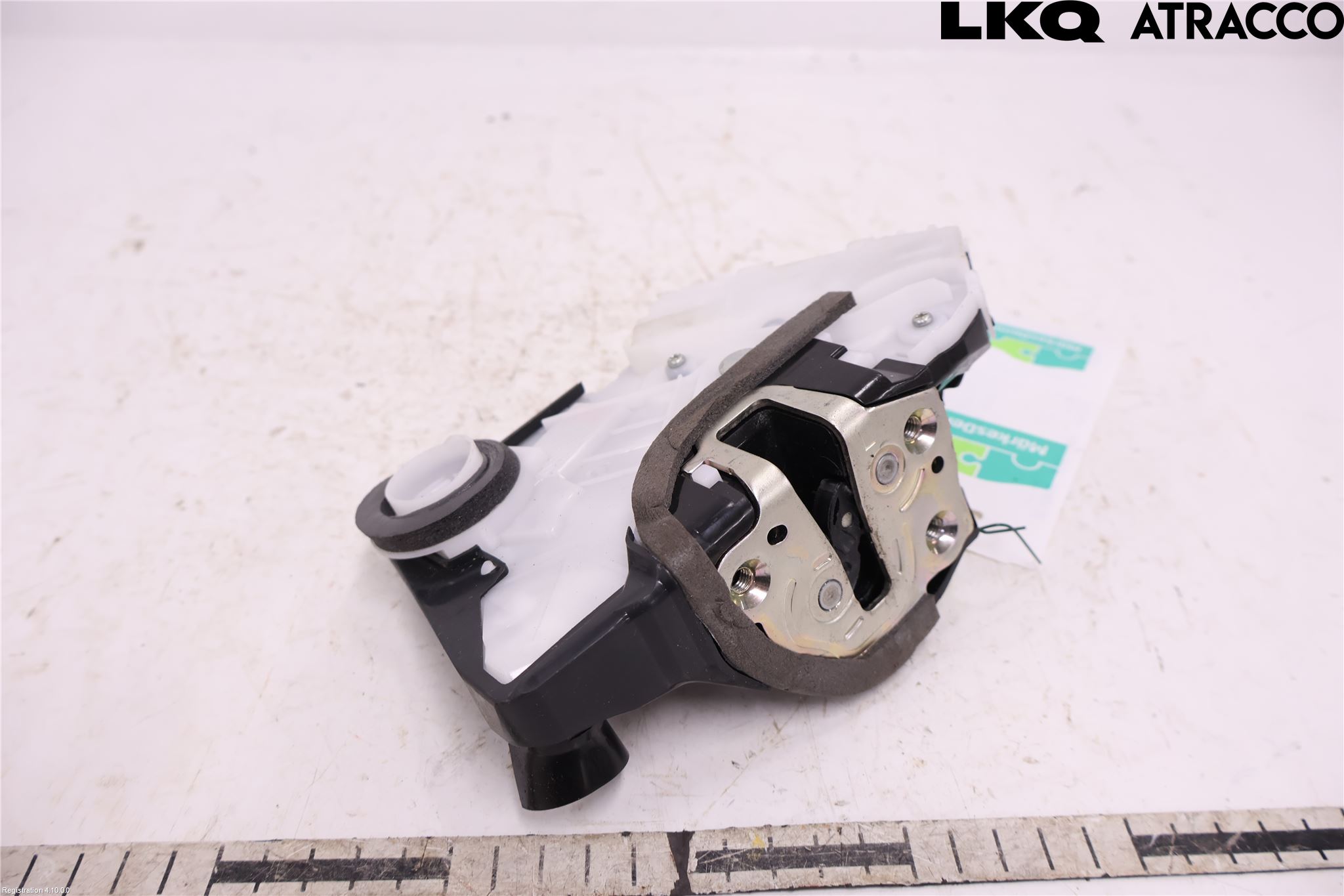 Toyota YARIS CROSS XP21 21- Låskista-Dörrlås