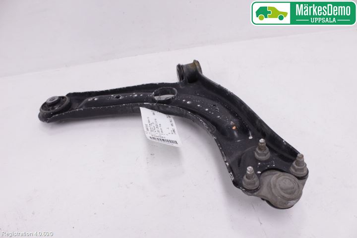 Volkswagen VW PASSAT 15-19 Bärarm Fram Undre Vä
