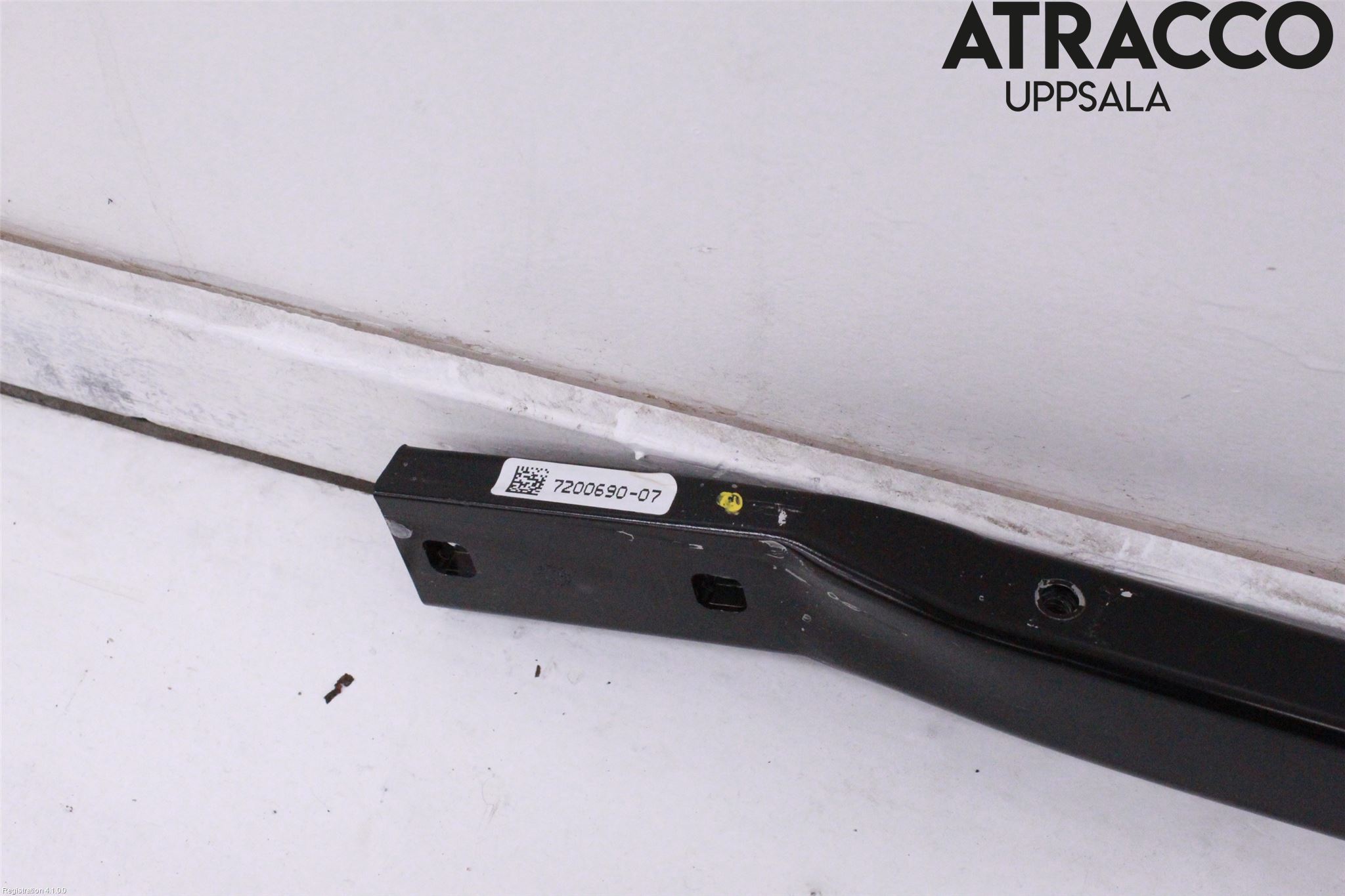 BMW 5 F10/F11/F18 09-17 Front Huvlåsplåt-Balk