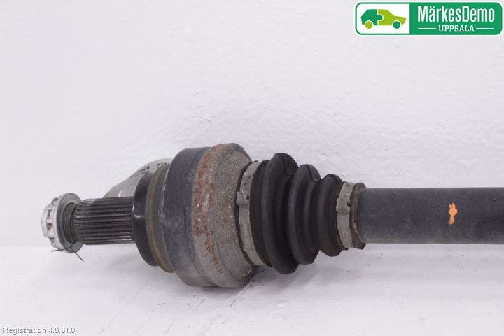 BMW X4 F26 14-18 Drivaxel Bak Höger