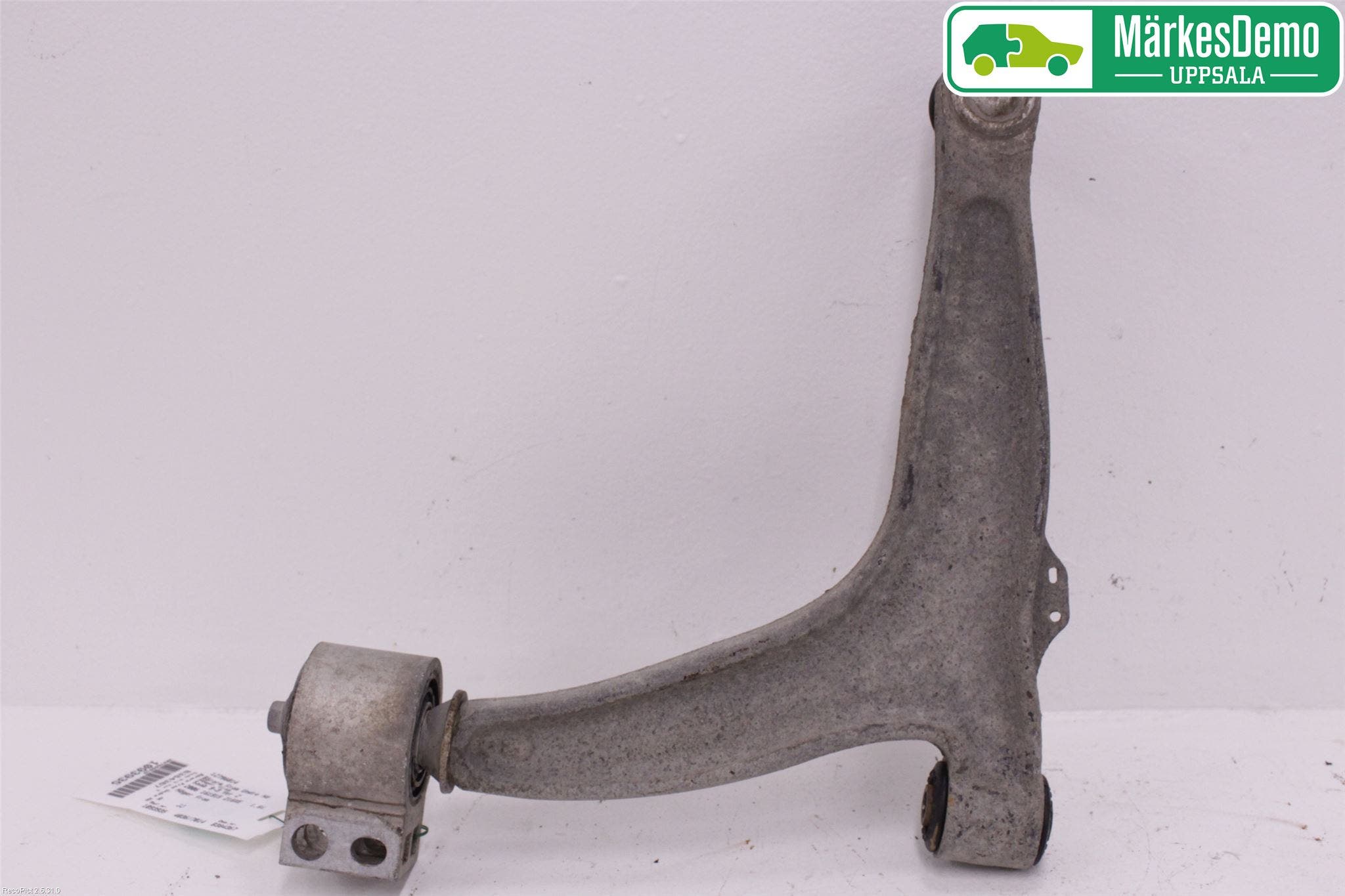 Saab 9-3 VER 2 Bärarm Fram Undre Hö