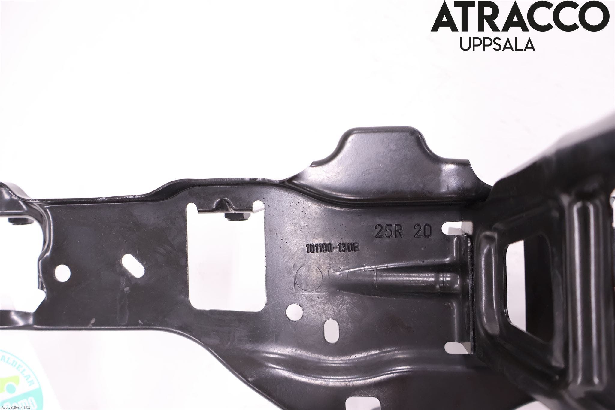 BMW 1 F40 19- Strålkast Fästsarg