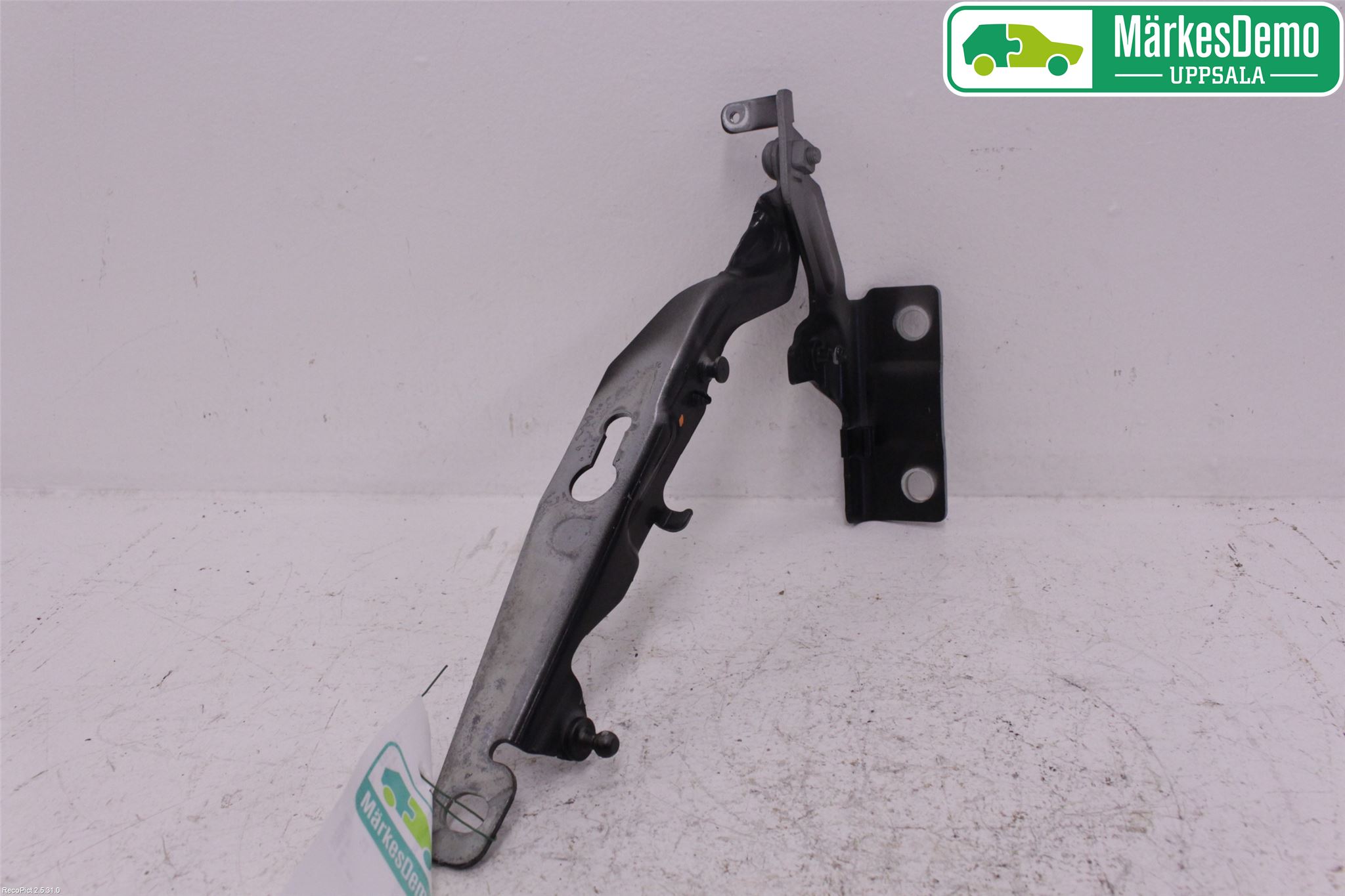 Volvo V60 11-13 Huvgångjärn