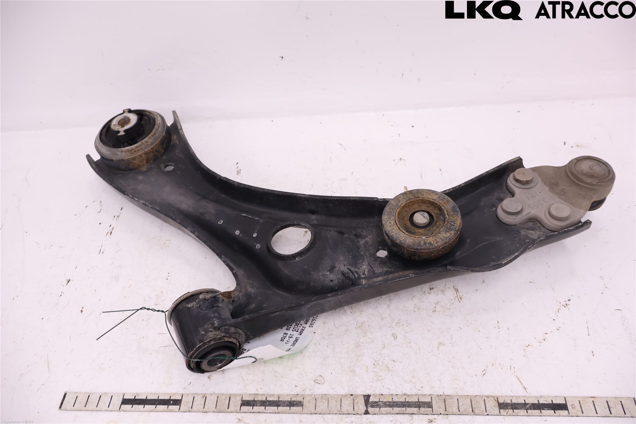 Ford FOCUS 19- Bärarm Fram Undre Hö