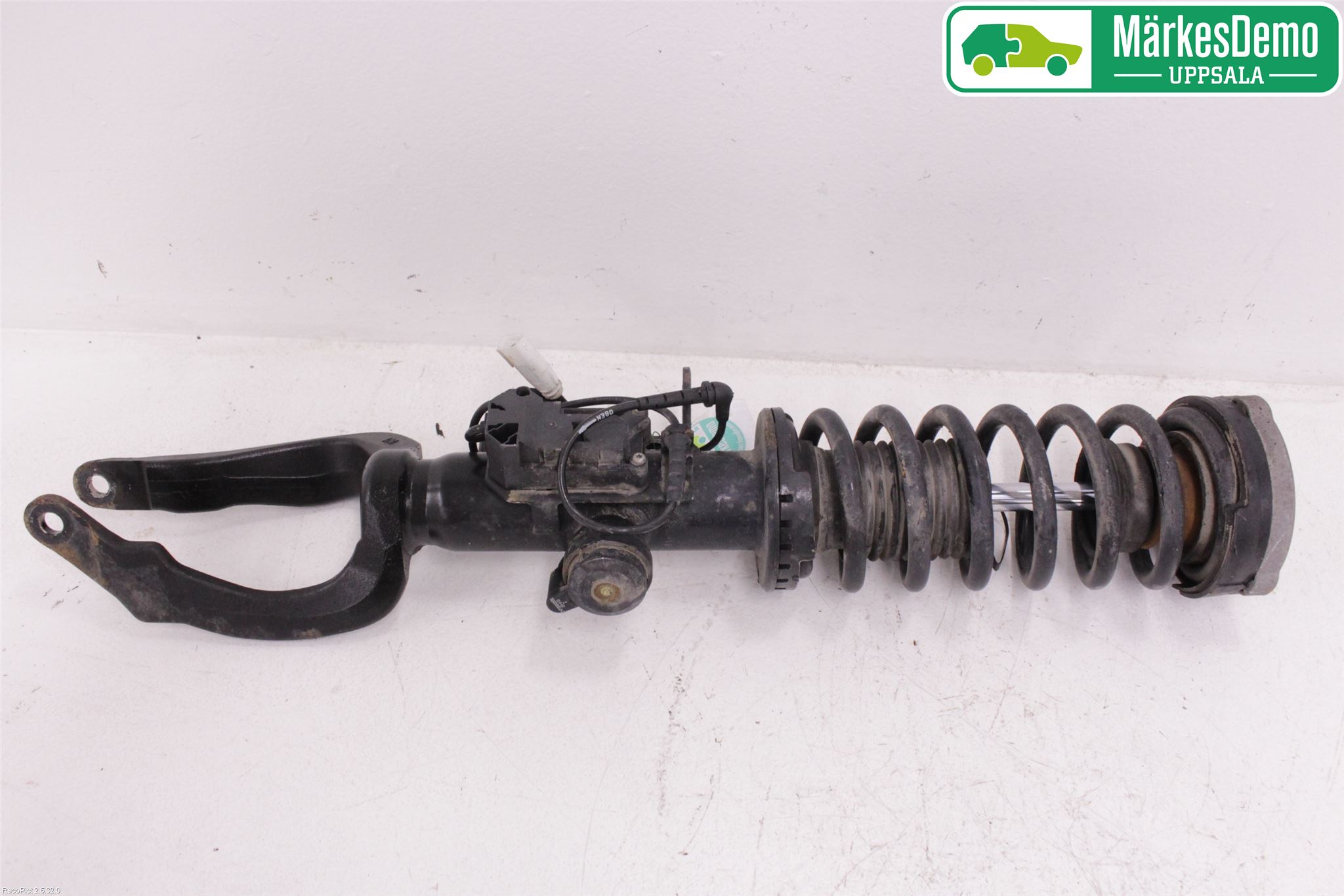 BMW 5 F10/F11/F18 09-17 Fjäderben Fram Vänster