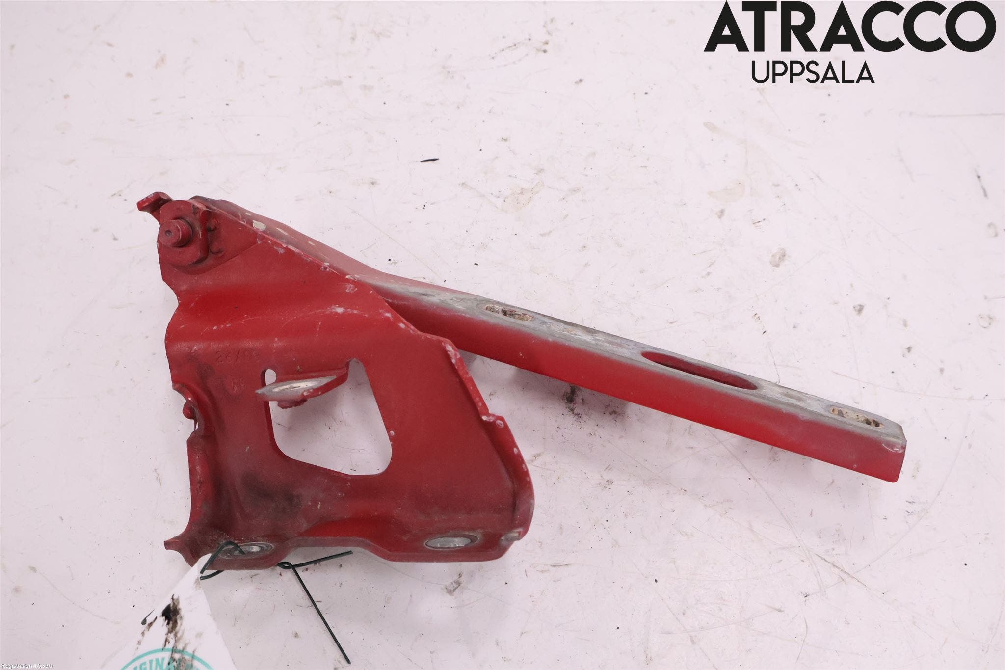 Audi A4/S4 08-11 Huvgångjärn