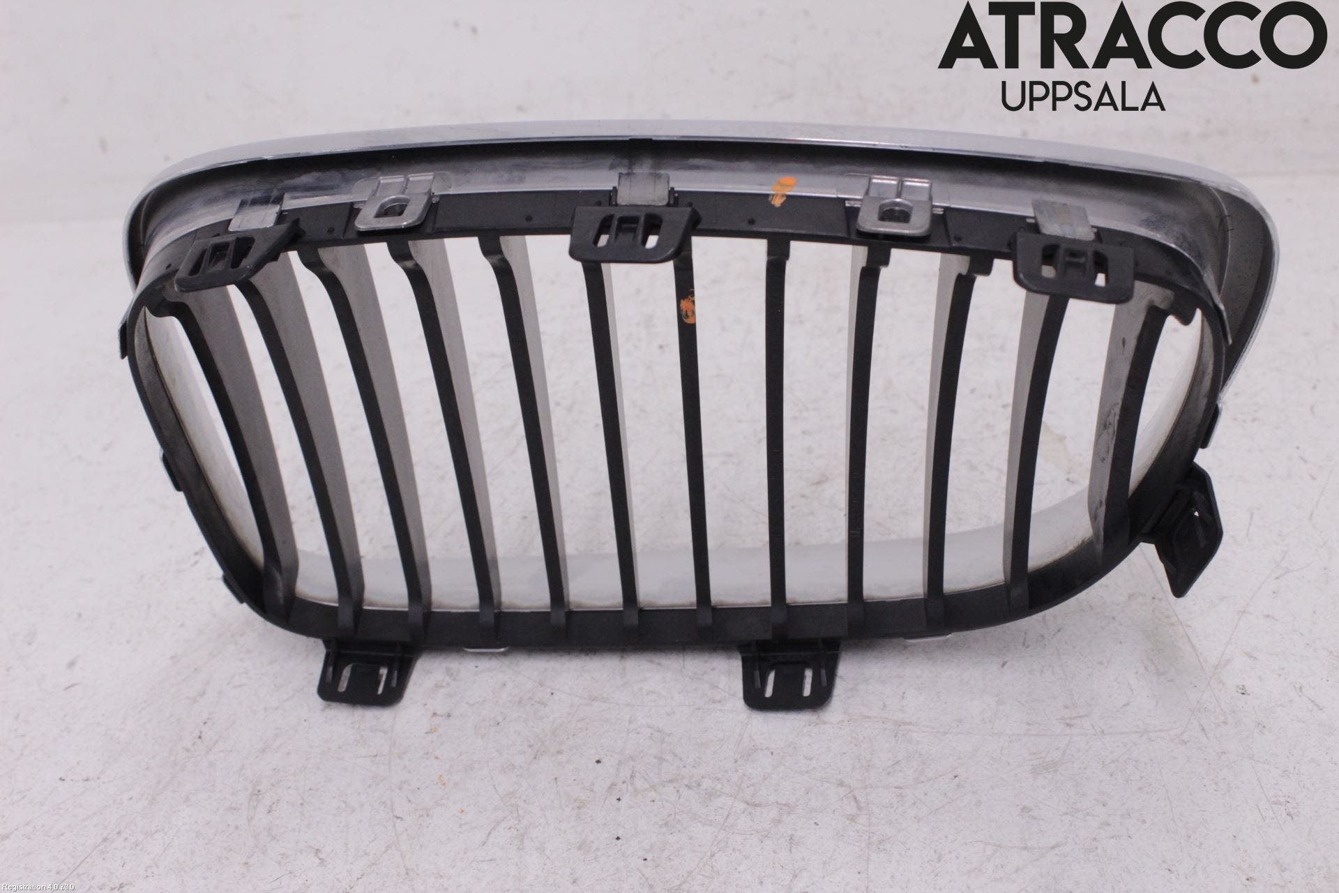 BMW 1 E87/81 5D/3D 03-11 Grilldel Höger