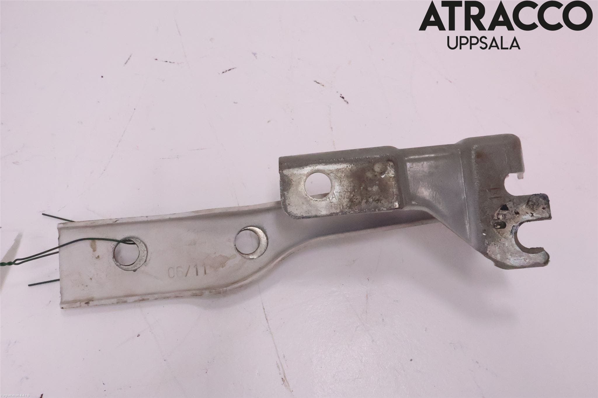 Volkswagen VW POLO 10-17 Huvgångjärn