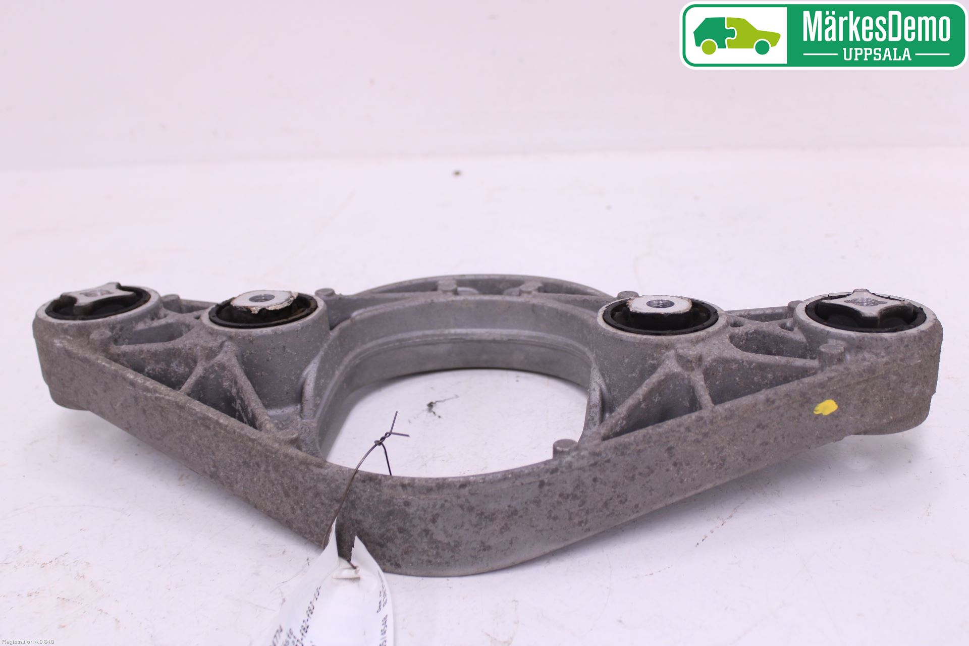 BMW 4 F32/F33/F82/F83 13-20 Bakaxel Fäste