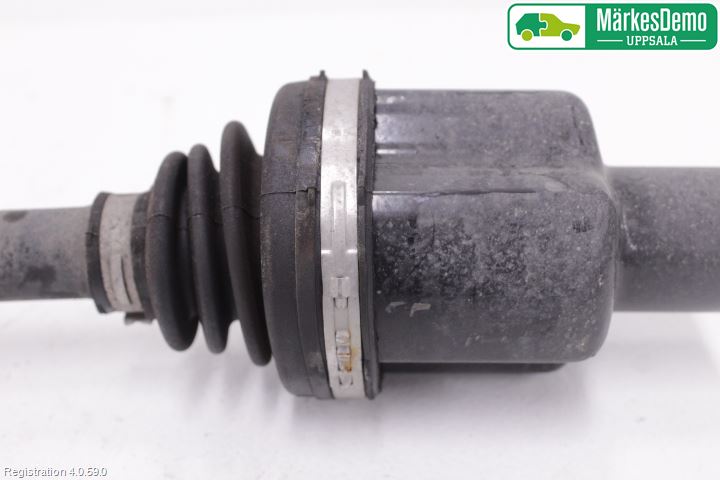 BMW 2 F45 Active Tourer 14-21 Drivaxel Fram Höger