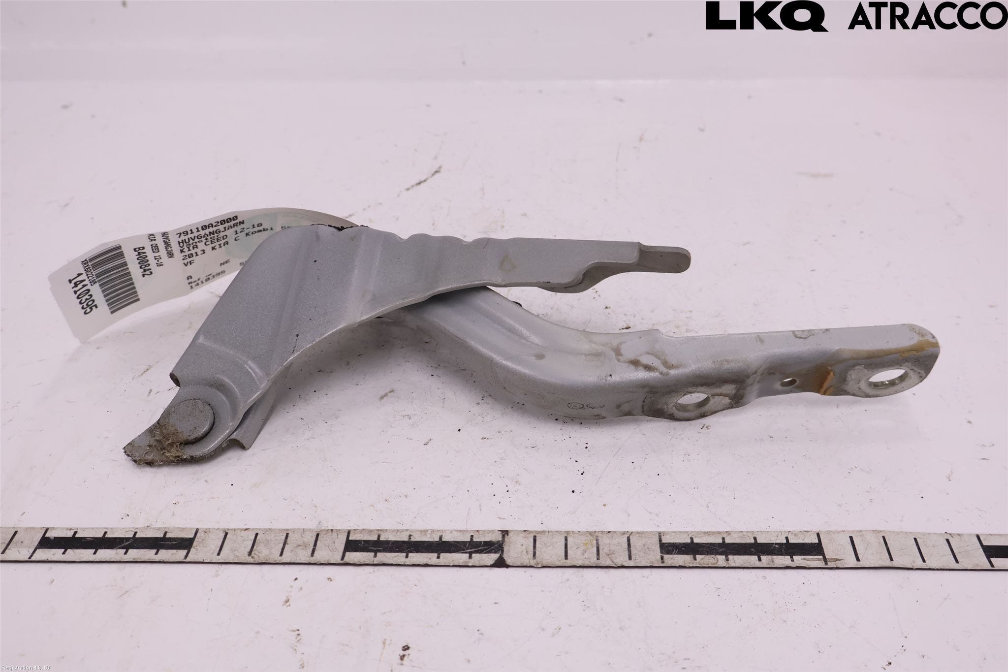 Kia CEED 12-18 Huvgångjärn