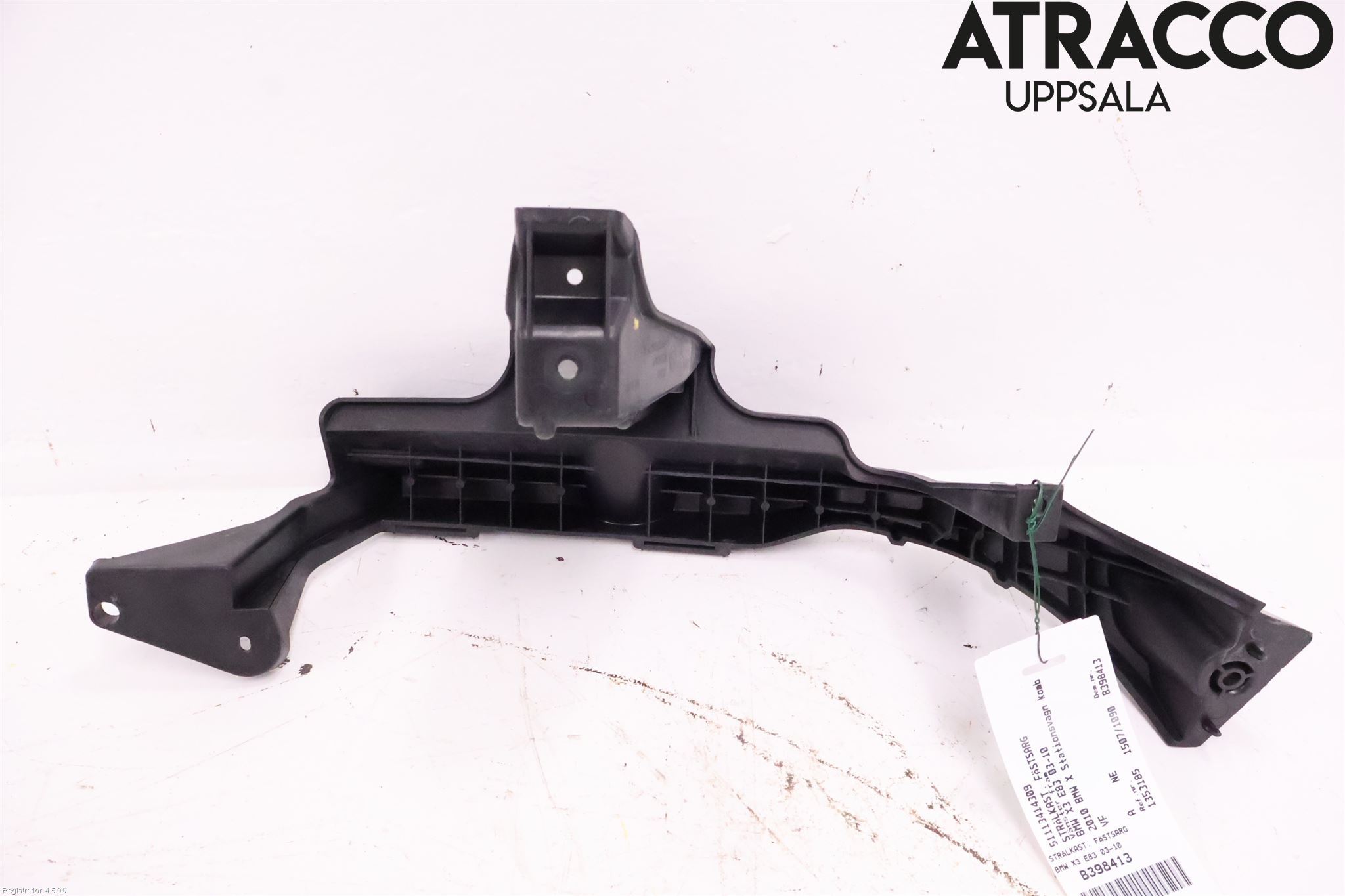 BMW X3 E83     03-10 Strålkast Fästsarg