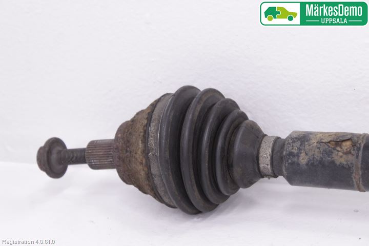Volkswagen VW PASSAT 05-11 Drivaxel Fram Höger
