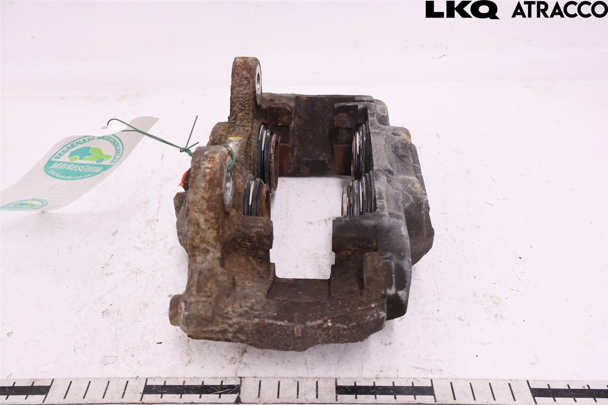 Toyota HILUX 16- Bromsok Fram Höger