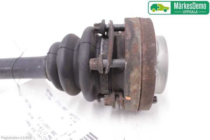 BMW Z3 E36/6    94-02 Drivaxel Bak Höger