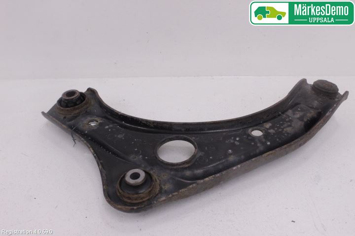Nissan MICRA 11-16 Bärarm Fram Undre Hö
