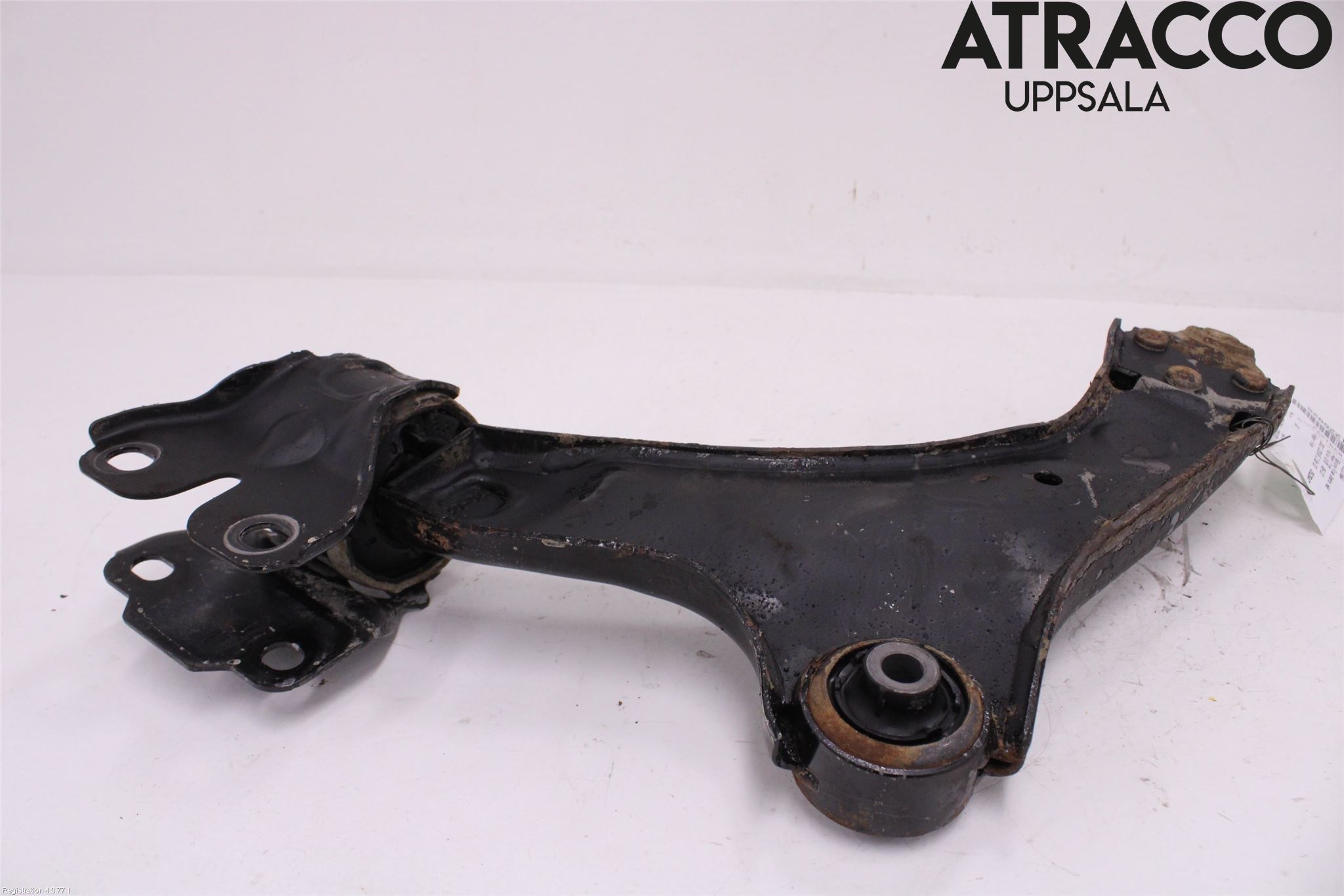 Volvo XC70 08-13 Bärarm Fram Undre Hö