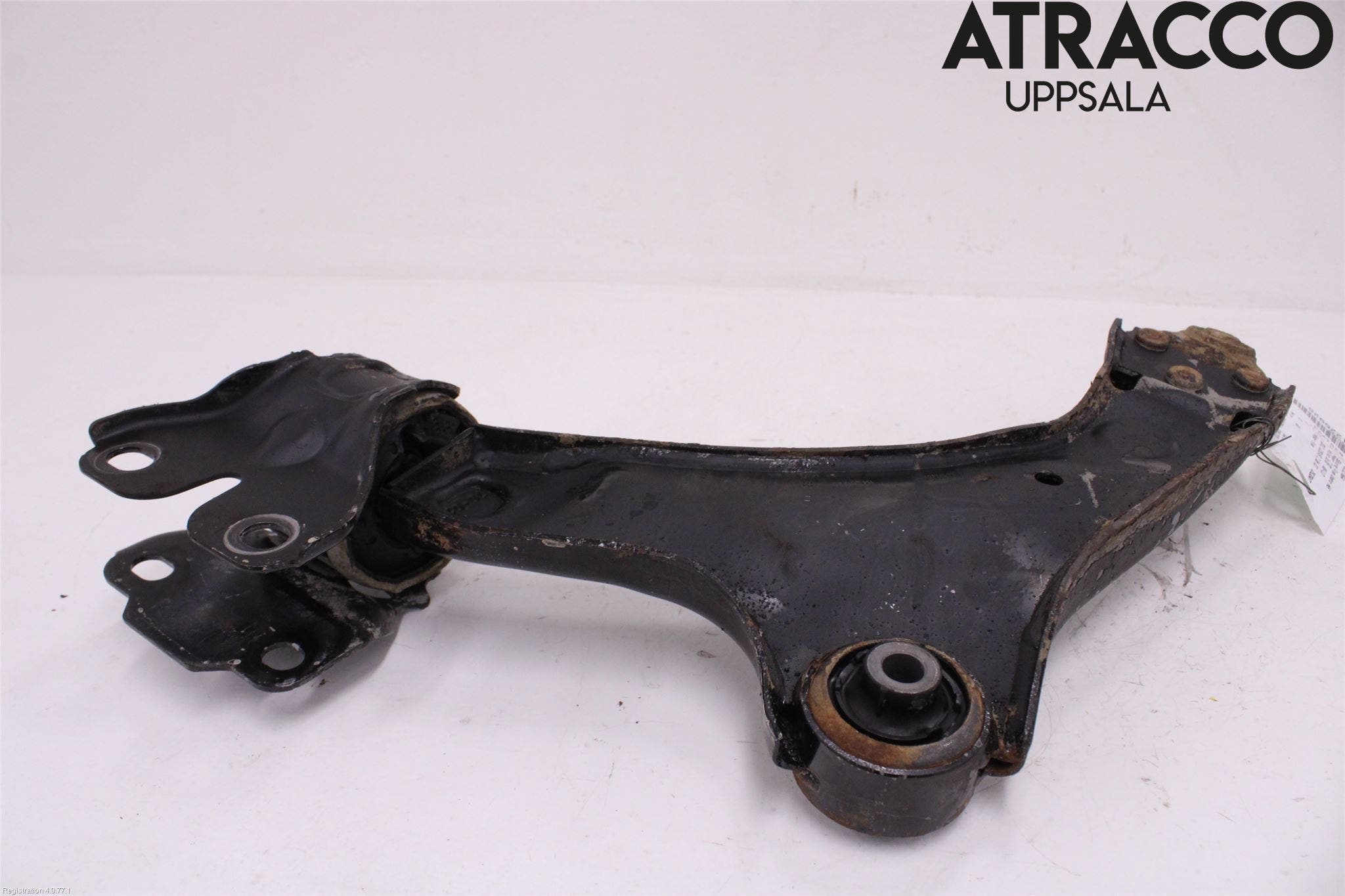 Volvo XC70 08-13 Bärarm Fram Undre Hö