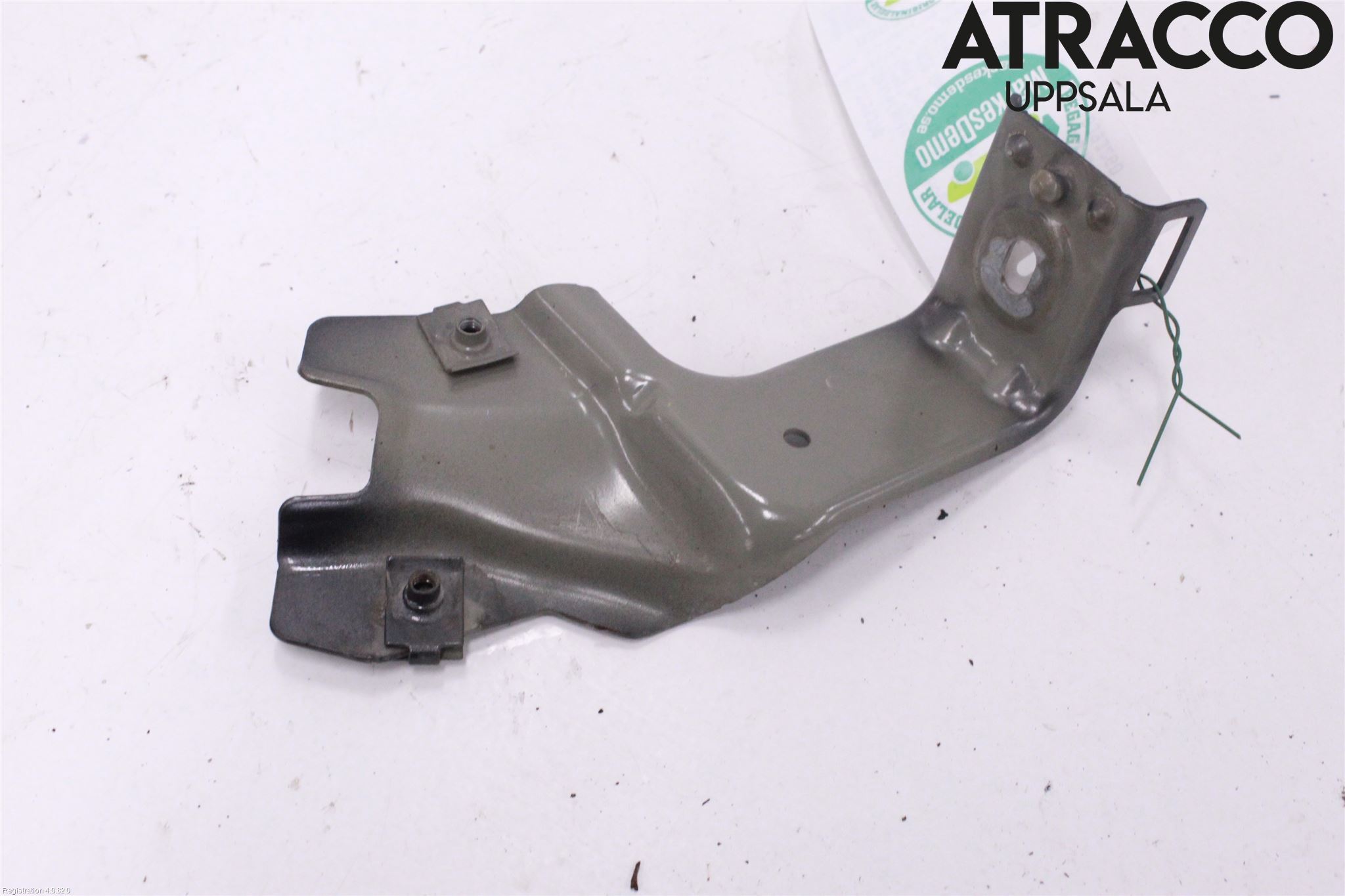 Opel INSIGNIA 09-16 Skärmfäste Fram Hö