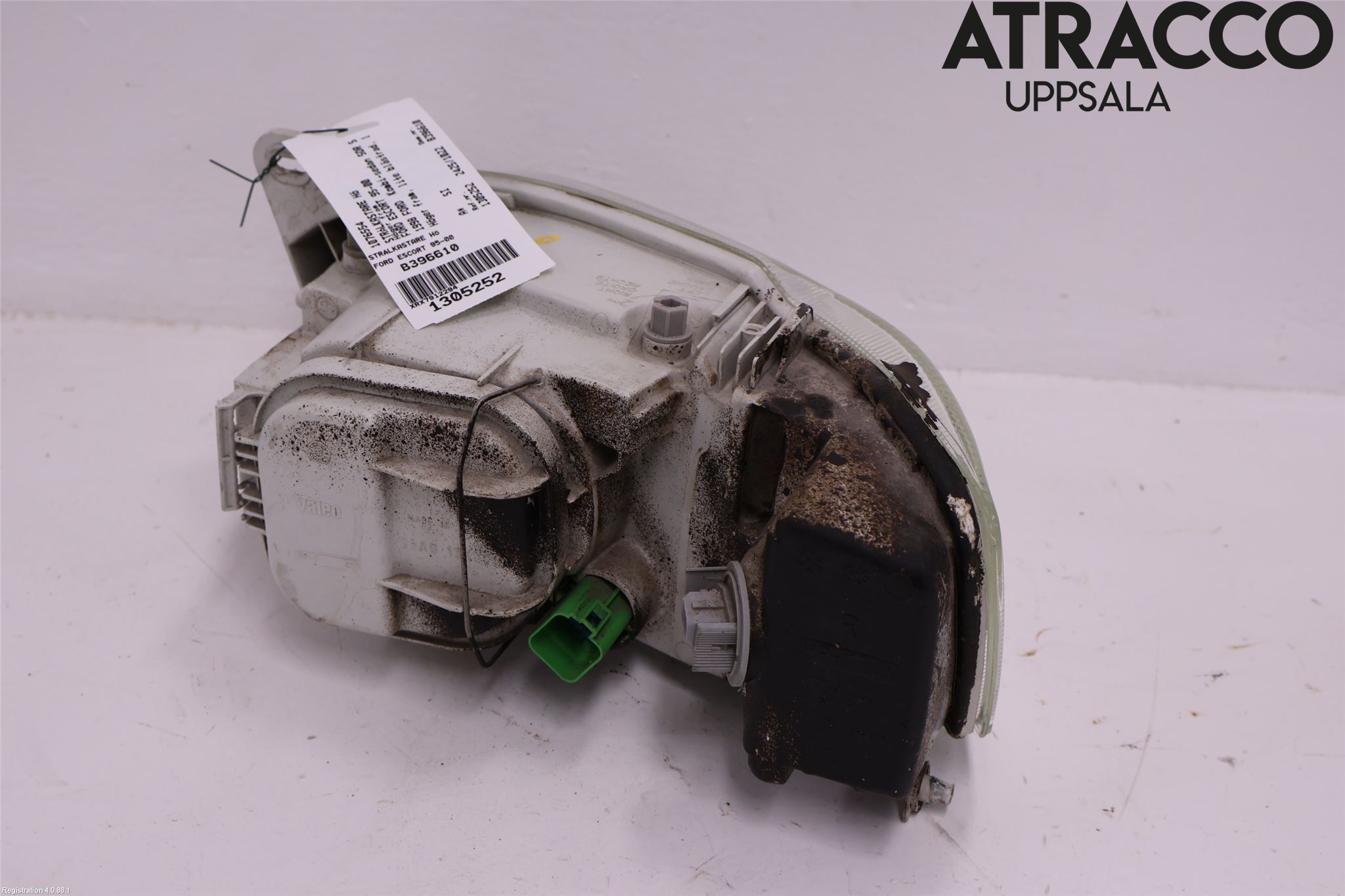 Ford ESCORT     95-00 Strålkastare Höger