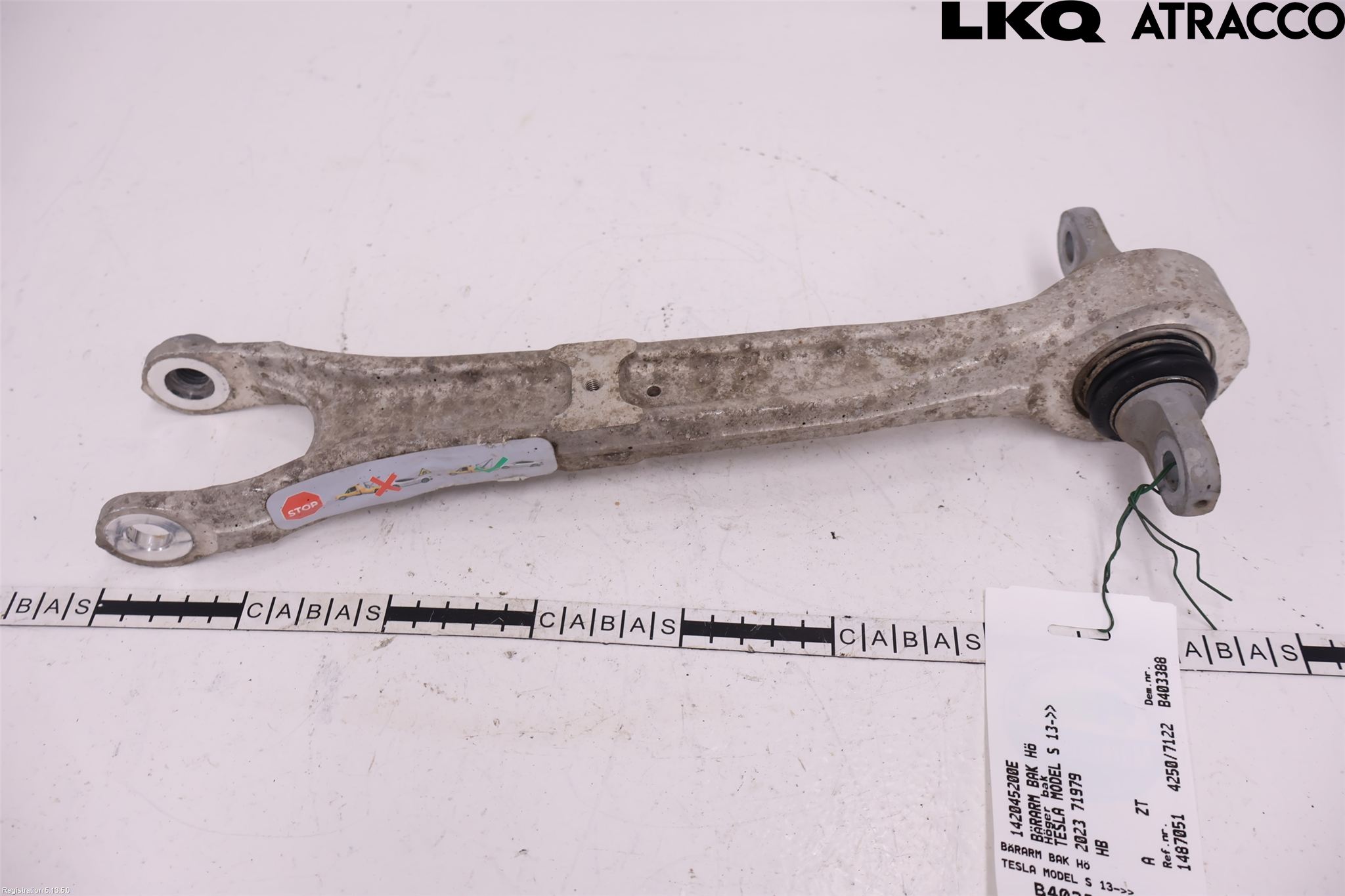 Tesla MODEL S 13- Bärarm Bak Höger