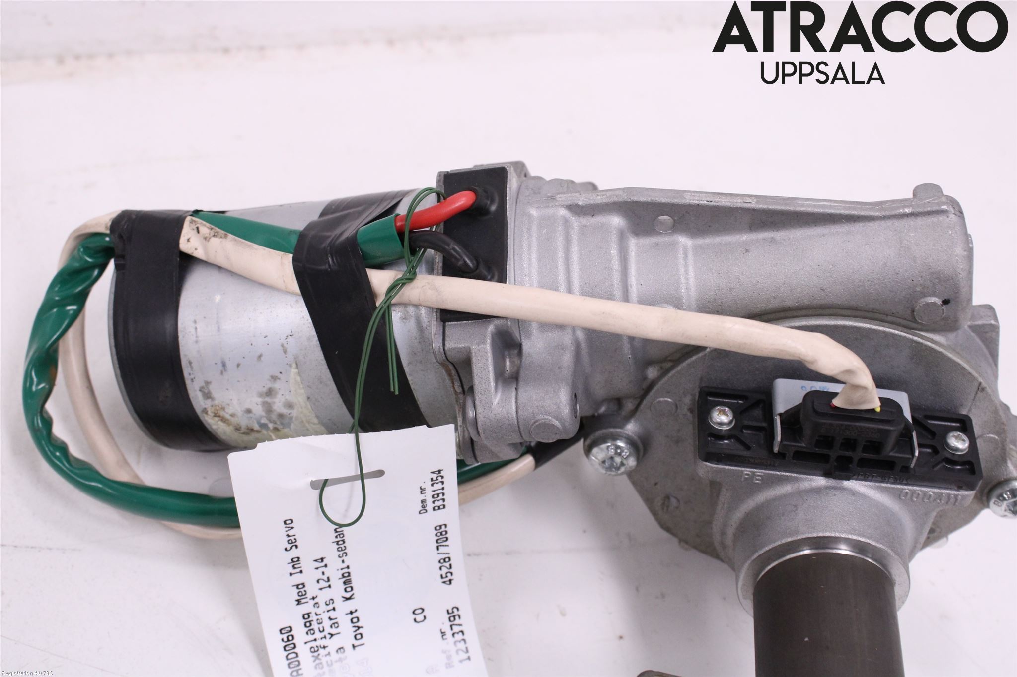 Toyota YARIS XP130 12-14 Rattaxelagg Med Inb Servo