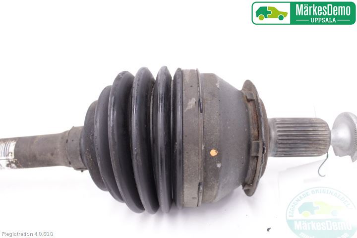 Mercedes-Benz MB GLA-KLASS (X156) 13-20 Drivaxel Fram Höger