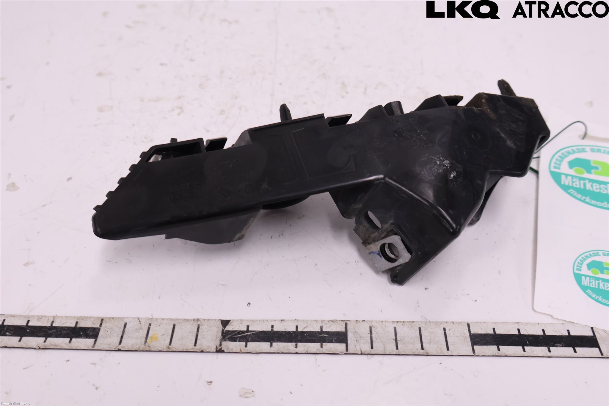 MG 4 23- Skärmfäste Fram Vä