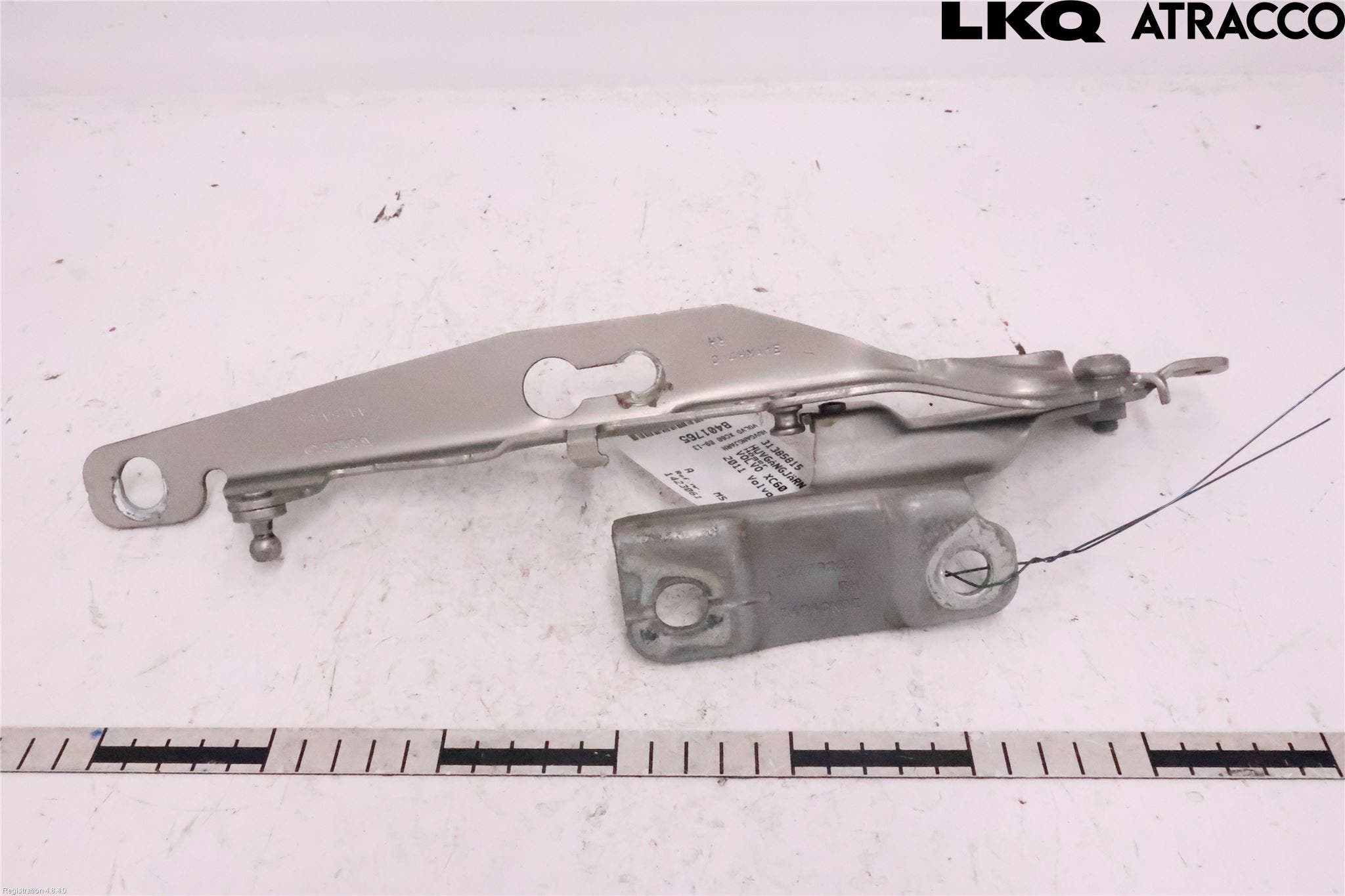 Volvo XC60 09-13 Huvgångjärn