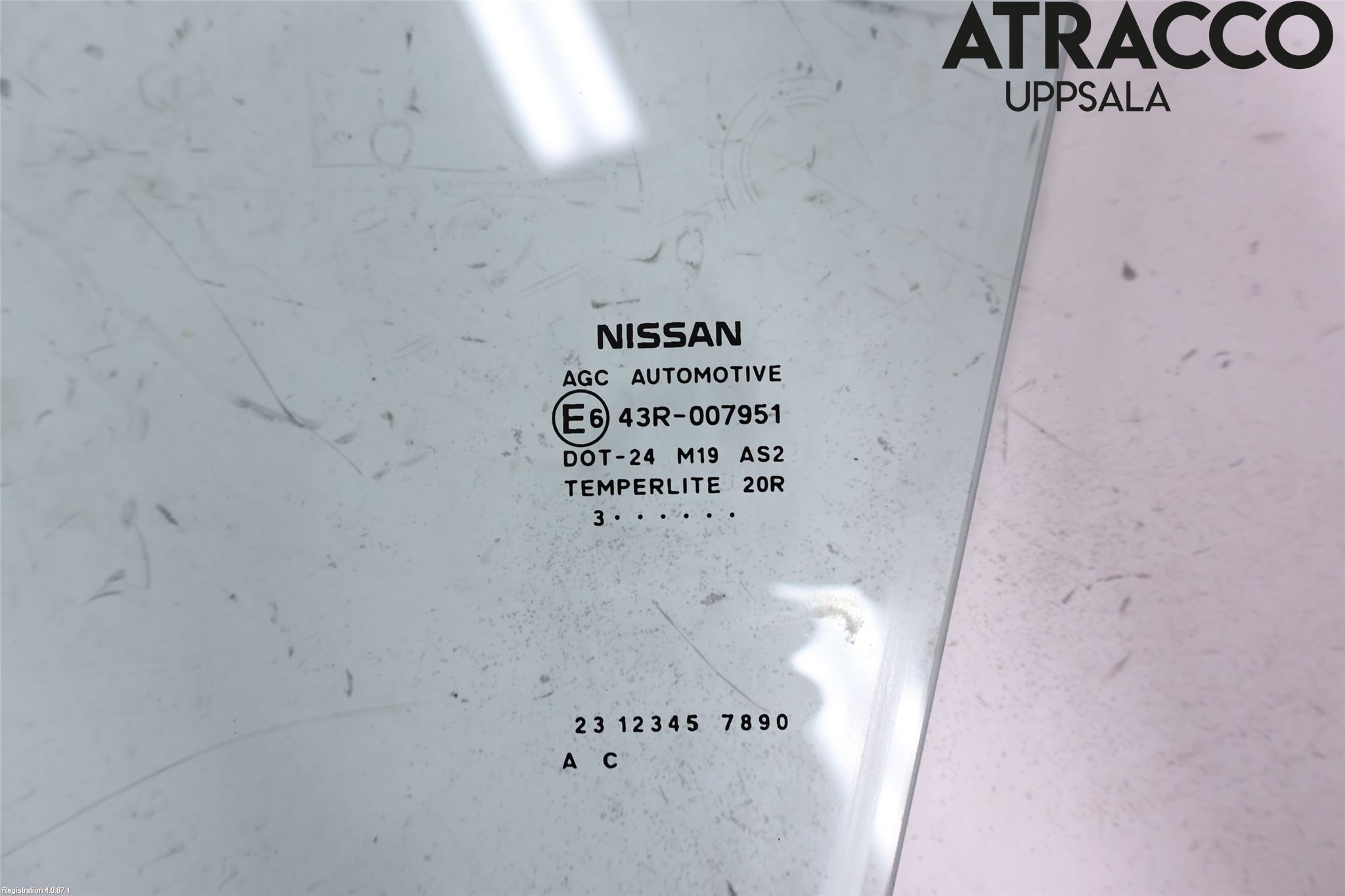 Nissan JUKE 10-14 Dörruta Fram Vänster