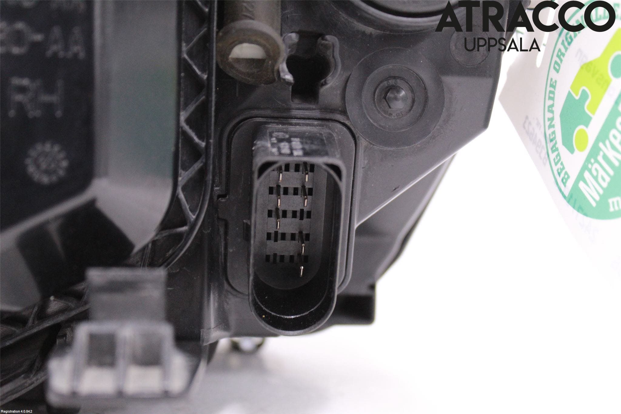 Ford FOCUS 04-07 Strålkastare Höger