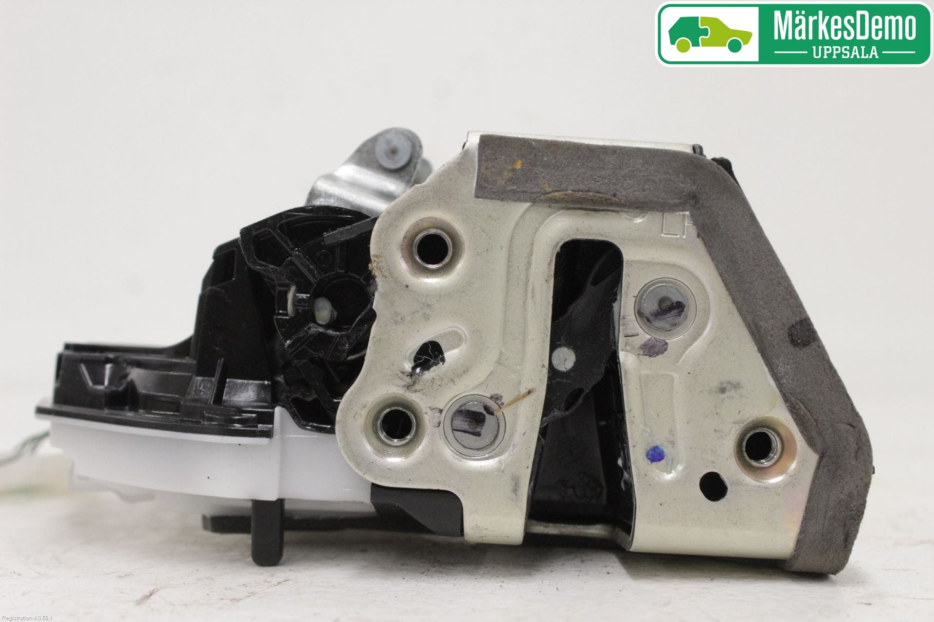 Toyota HILUX 16- Låskista-Dörrlås