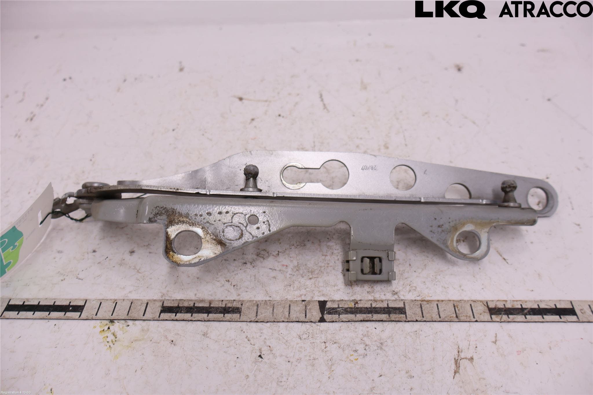 Volvo V70 05-08 Huvgångjärn