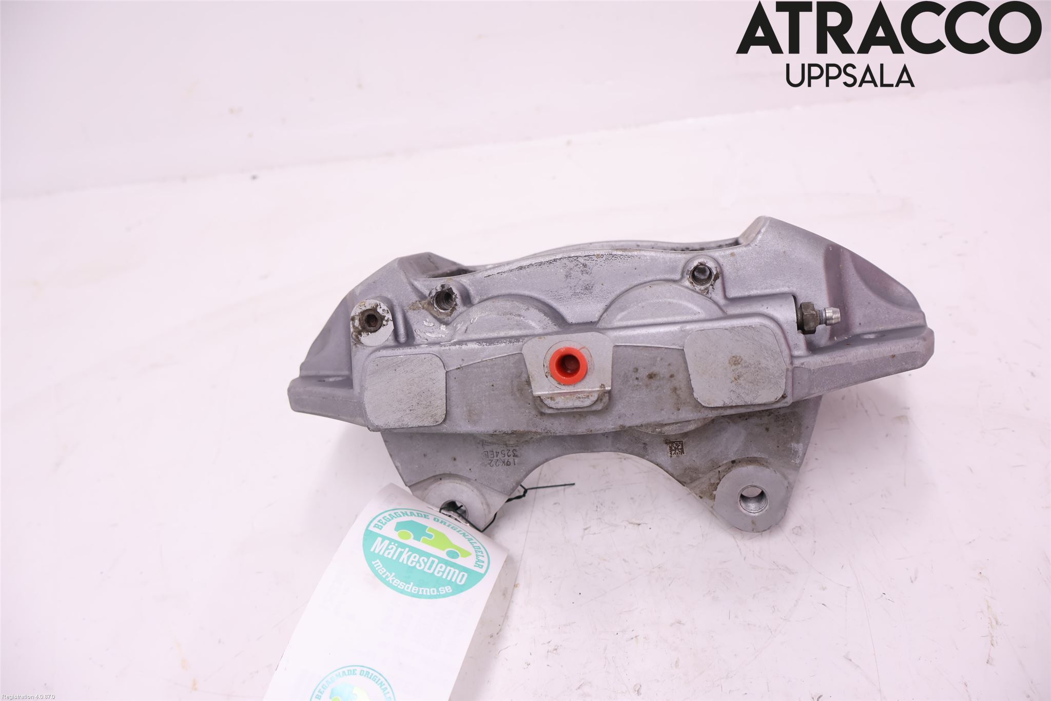 Tesla MODEL 3 17- Bromsok Fram Vänster