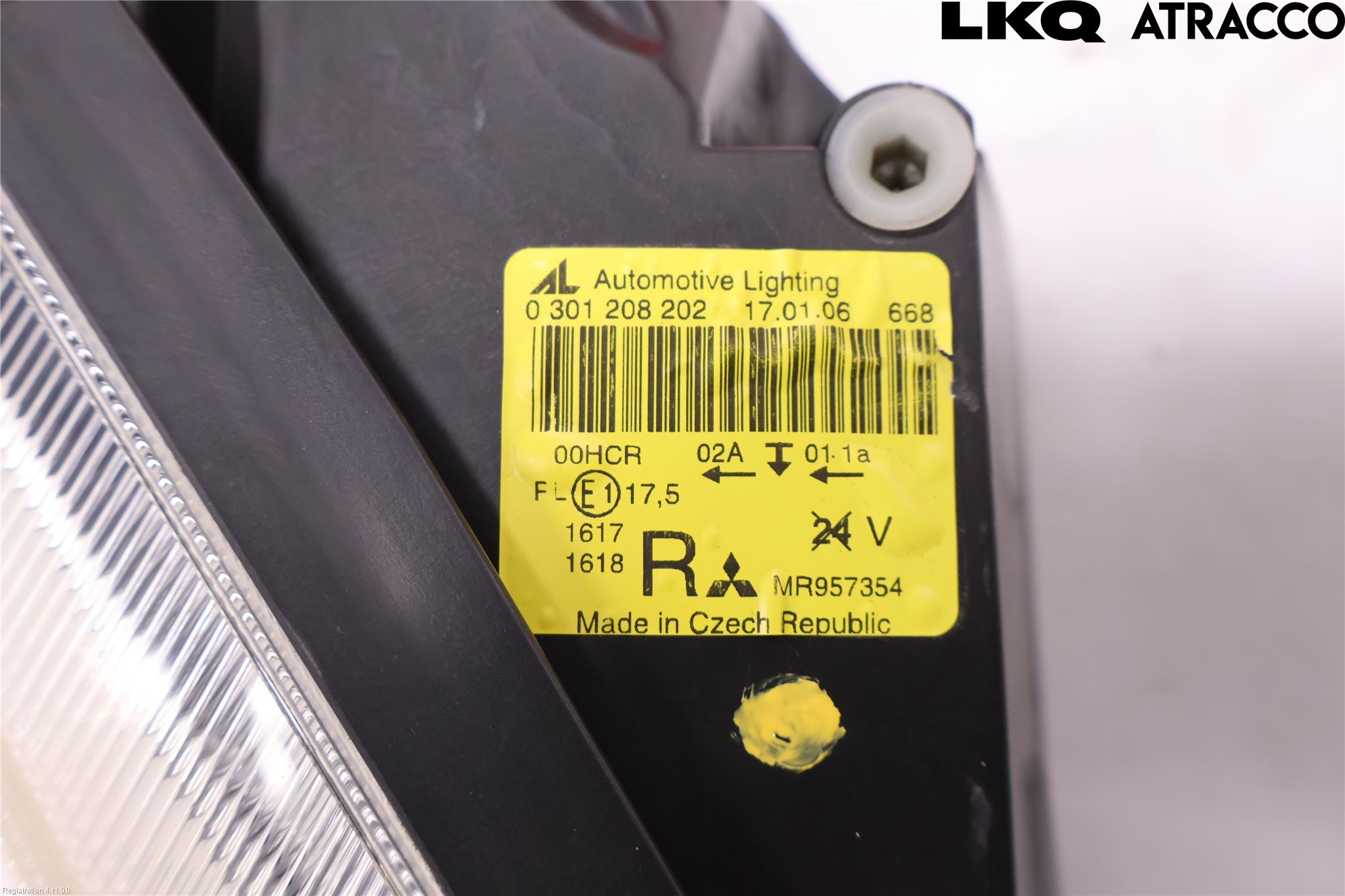 Mitsubishi COLT   04-08 Strålkastare Höger